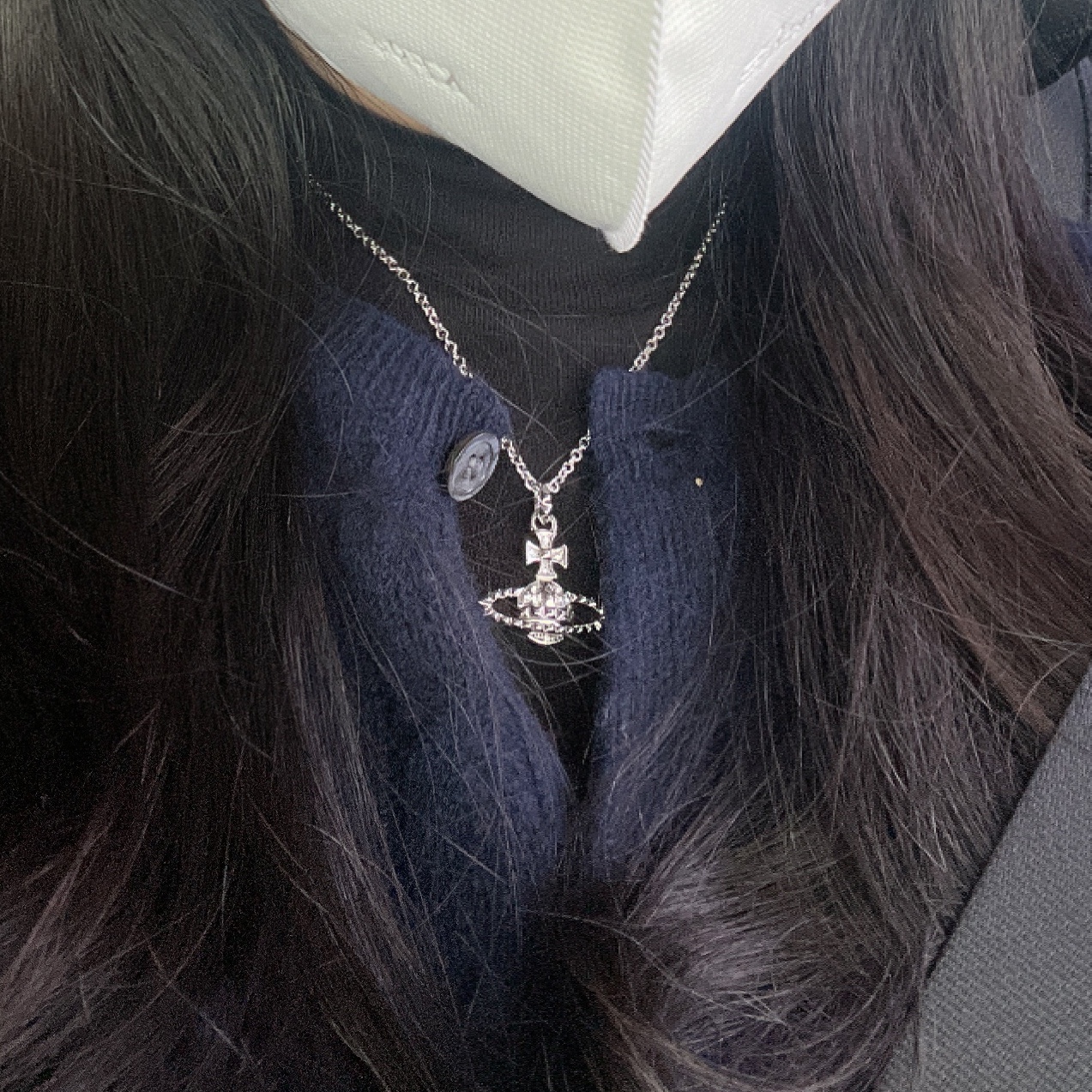 Vivienne Westwood Mayfair Bas Relief Pendant Silver 착용 스타일