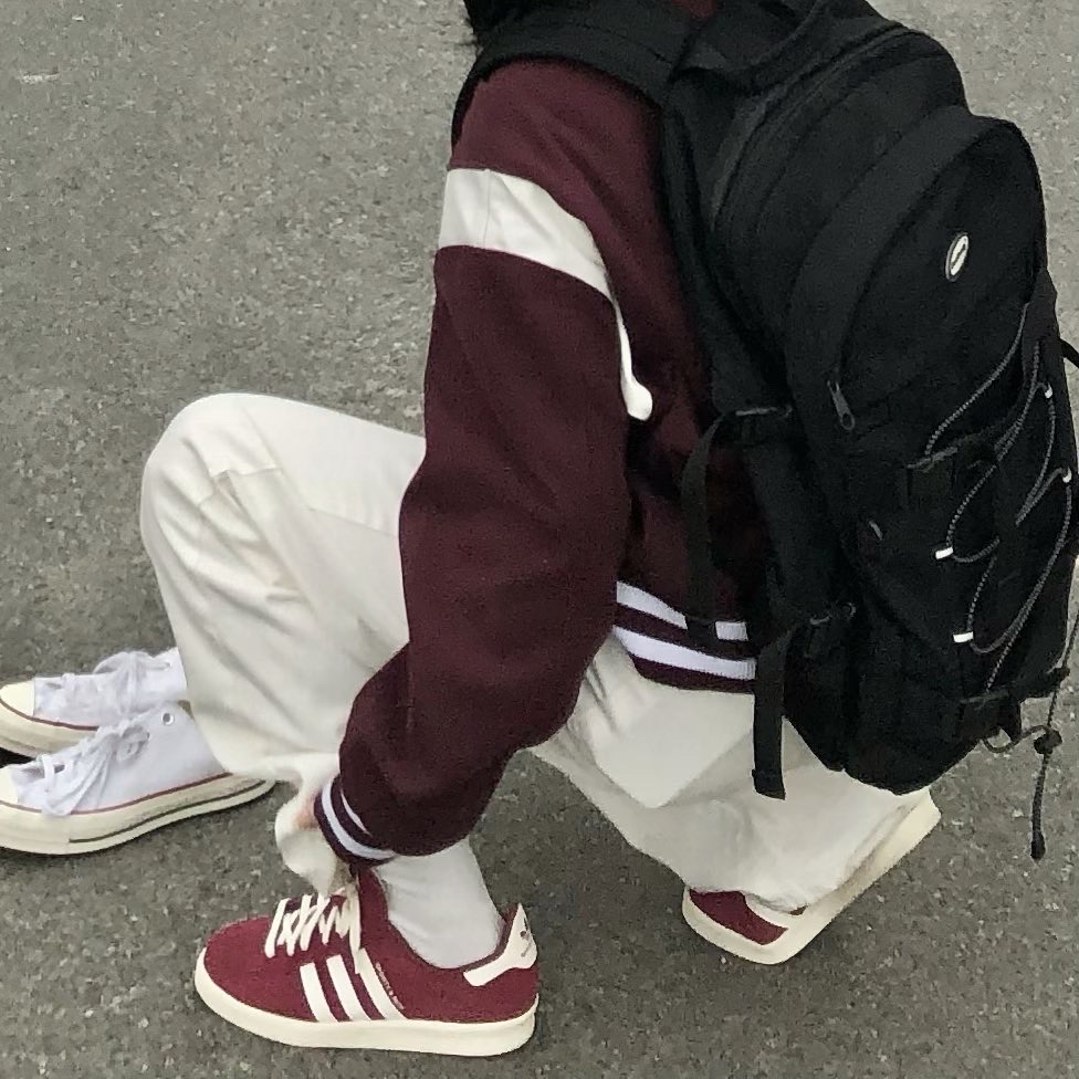 Adidas x Sporty & Rich Campus 80s Collegiate Burgundy Chalk White 착용 스타일 - 3