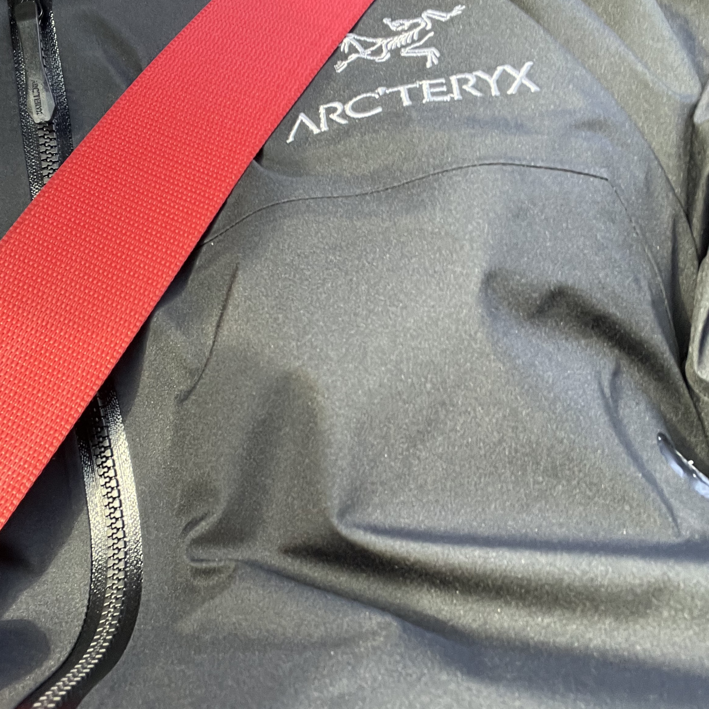Arc'teryx Beta Jacket Black 착용 스타일