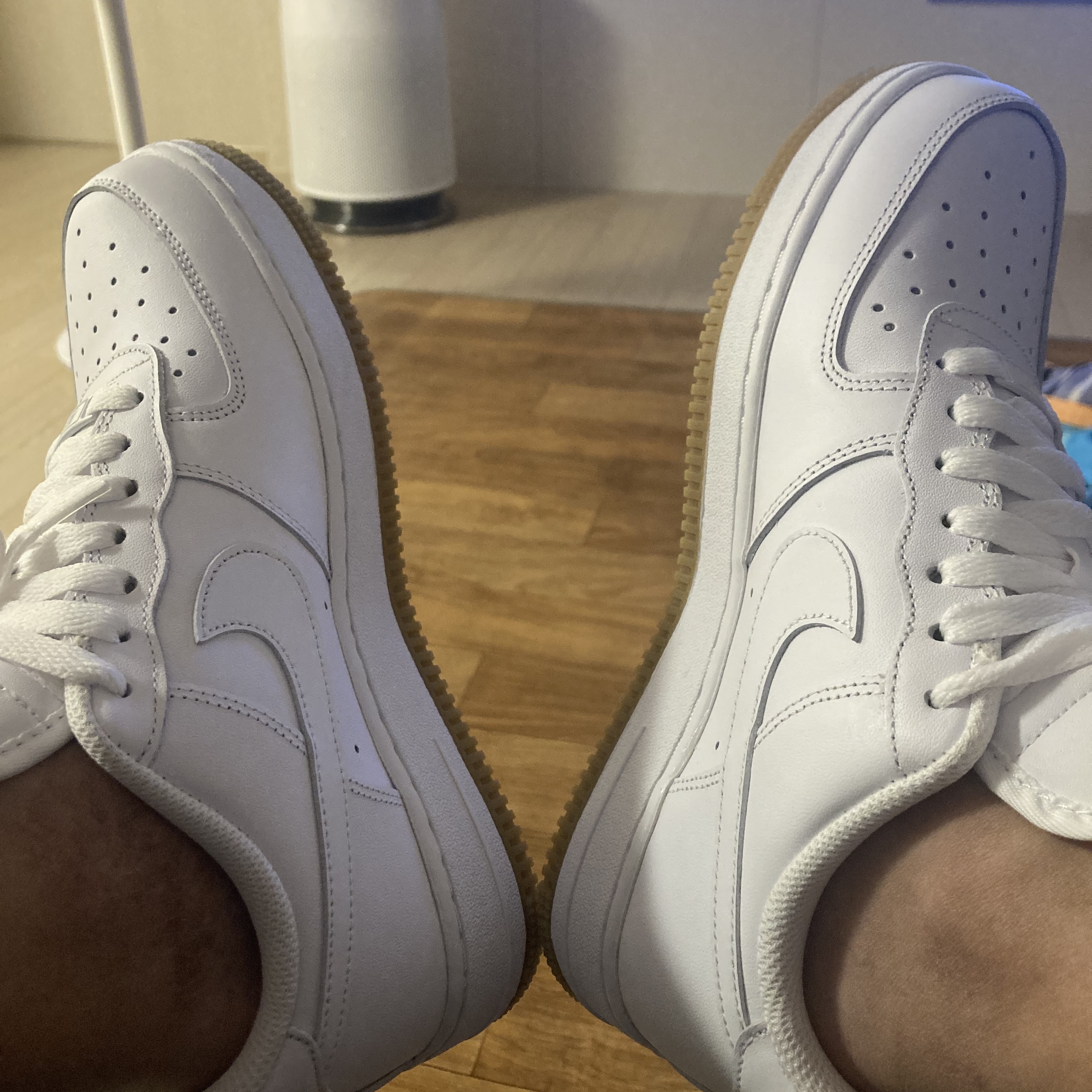 Nike Air Force 1 '07 White Gum Light Brown 착용 스타일 - 2