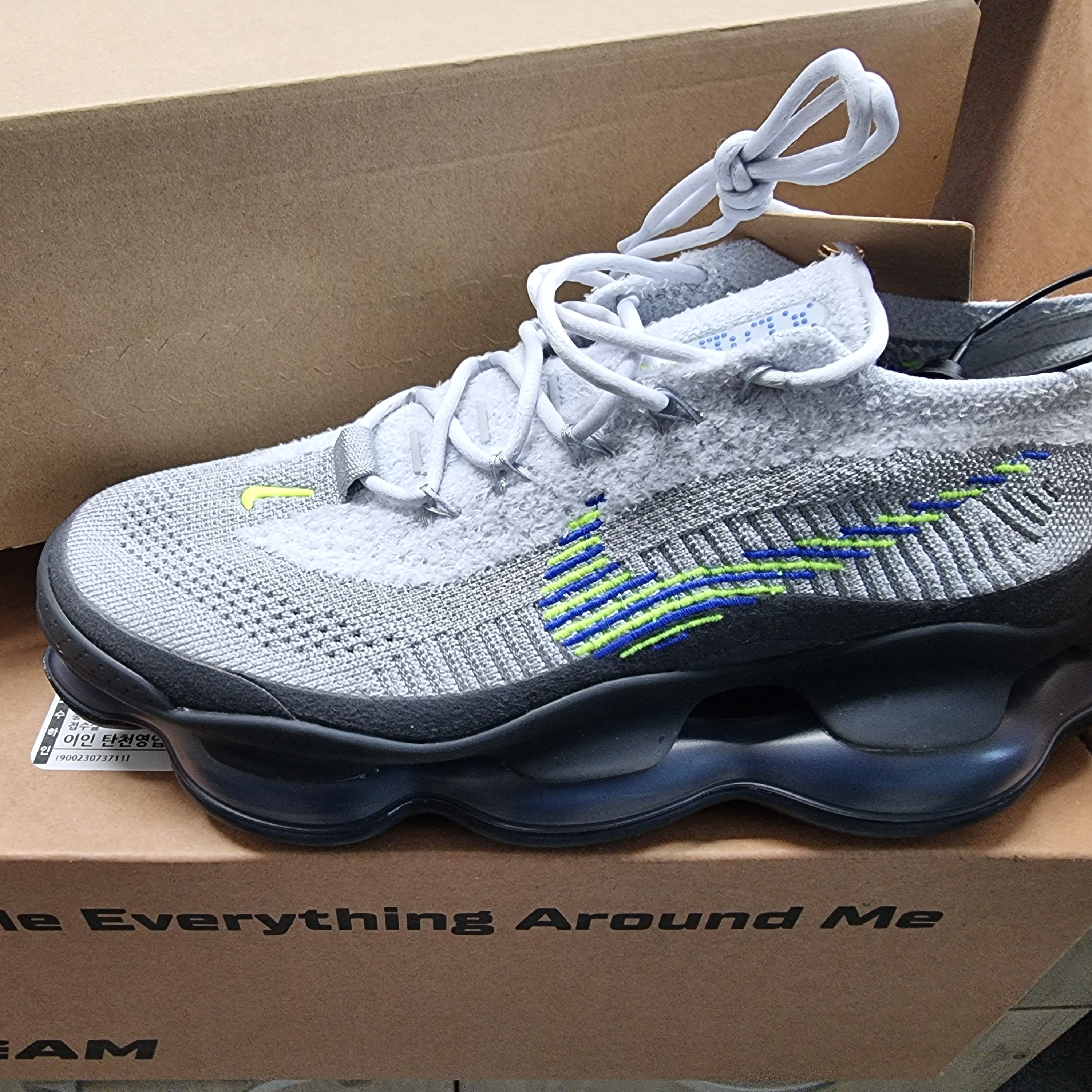 Nike Air Max Scorpion Flyknit Dark Smoke Grey 착용 스타일