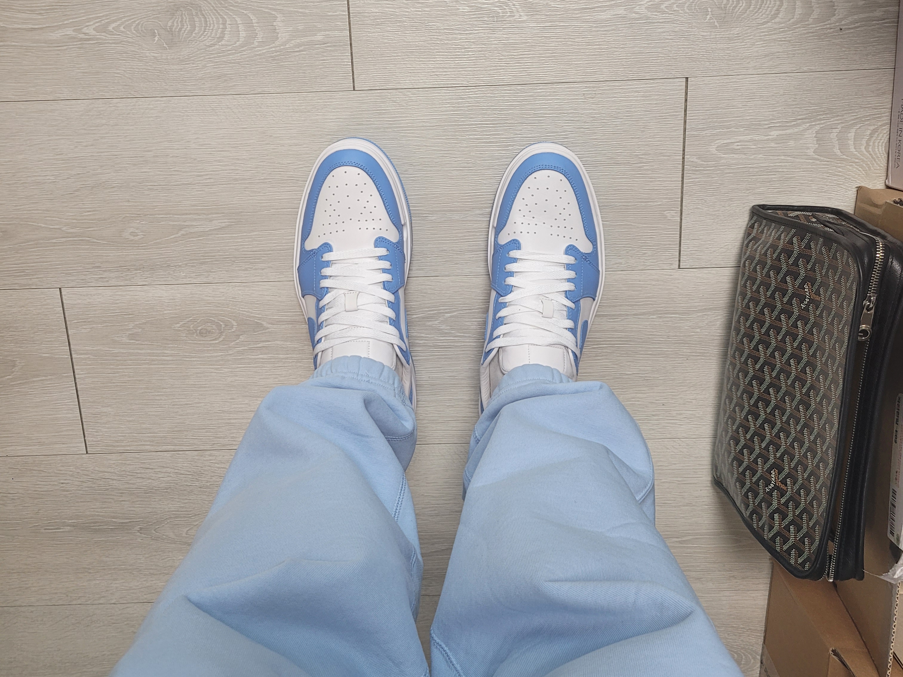 (W) Jordan 1 Elevate Low SE University Blue, Nike NRG Solo Swoosh Fleece Pants Psychic Blue - US/EU 착용 스타일 - 1