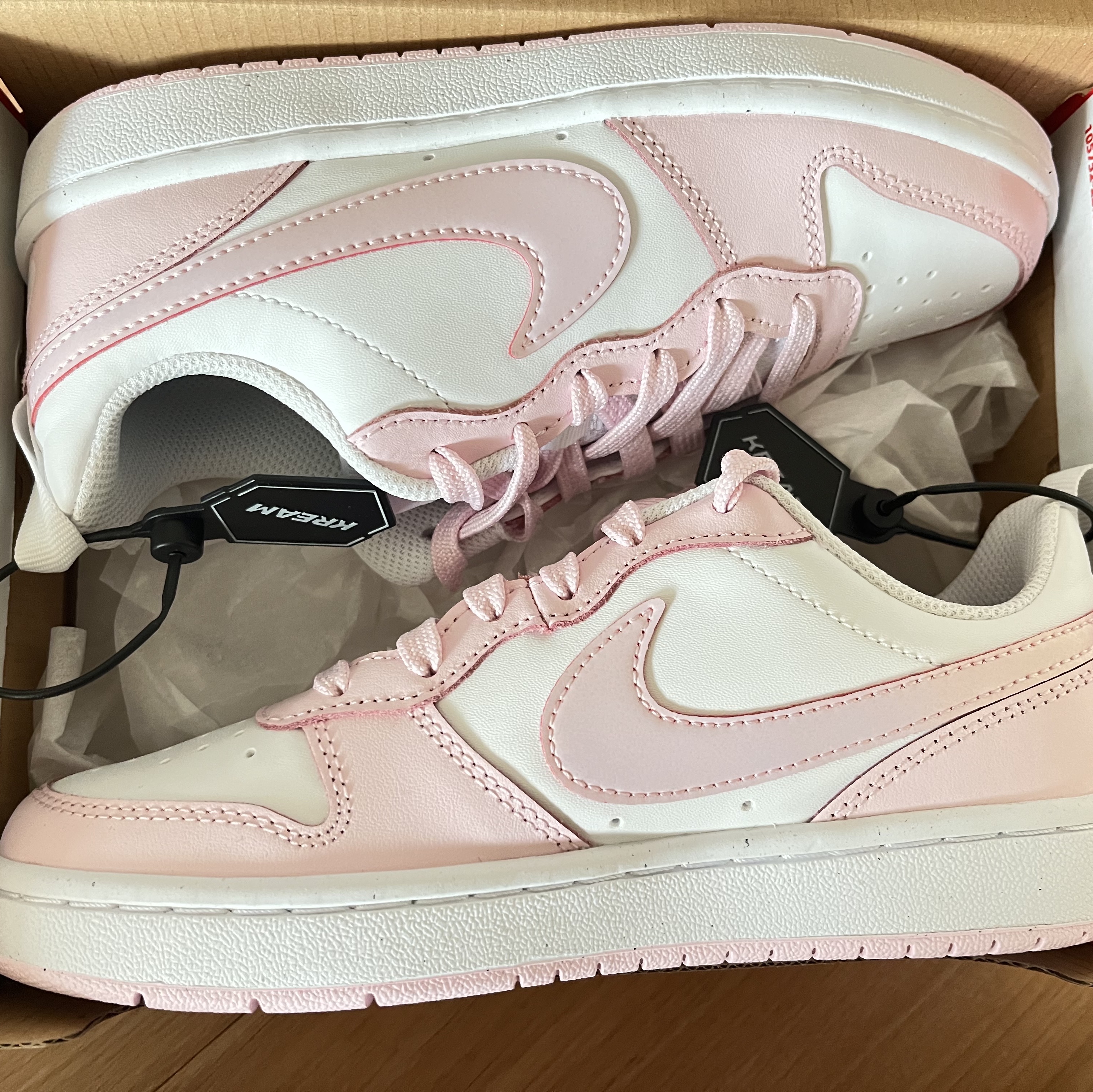 (GS) Nike Court Borough 2 SE White Pink Foam 착용 스타일