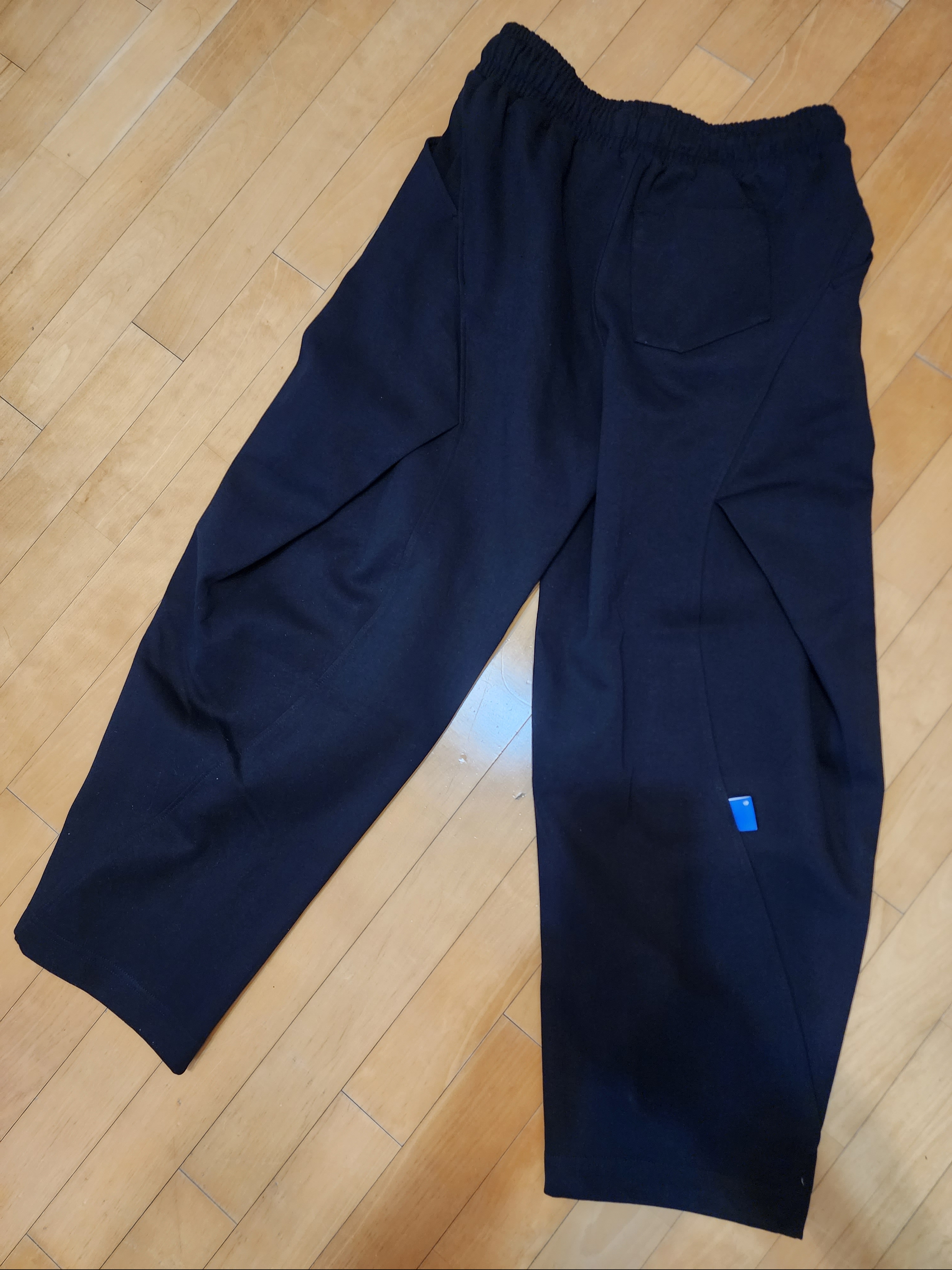 Zara x Ader Error Jogger Pants Black 착용 스타일 - 2