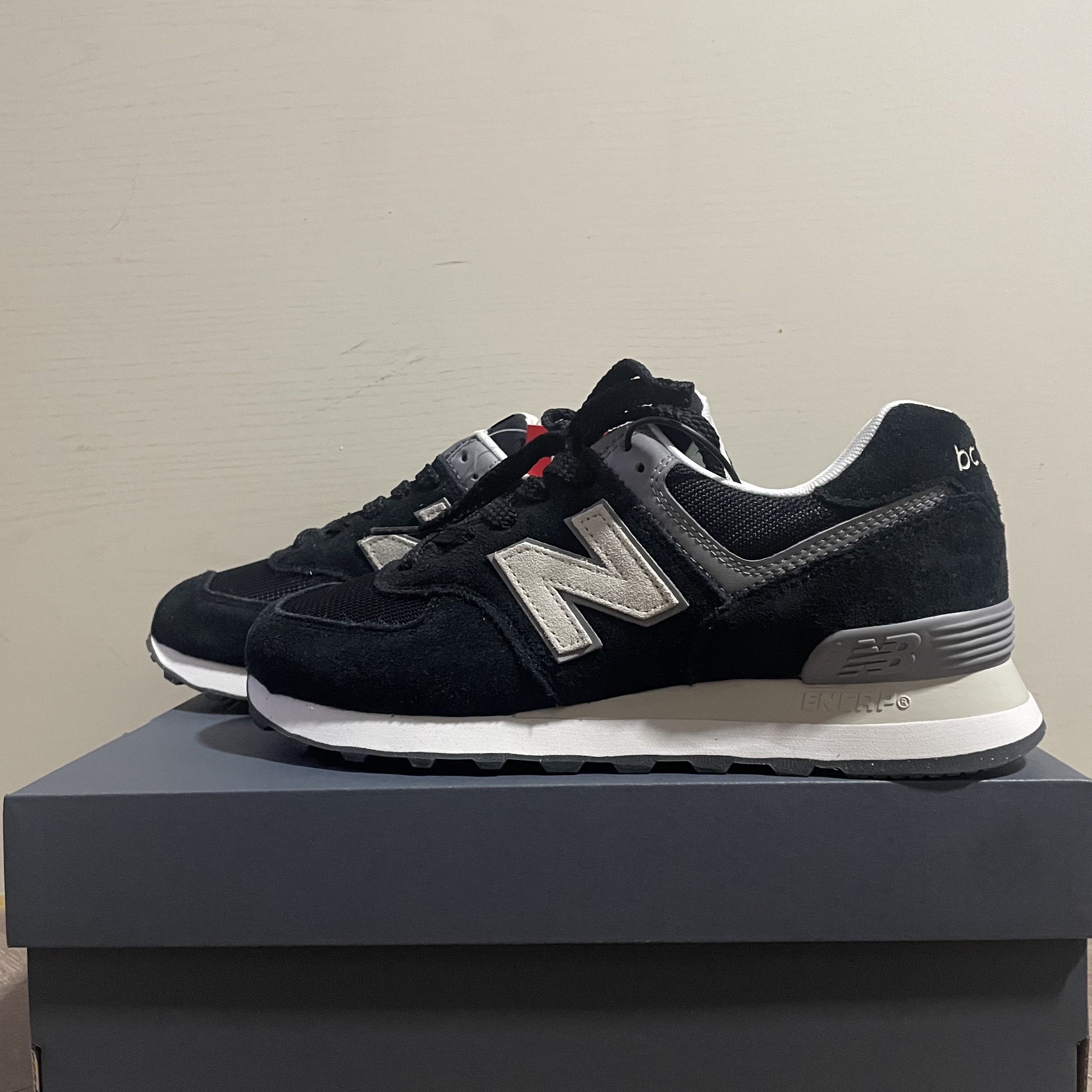 New Balance 574 Classics Reimagined Black 착용 스타일