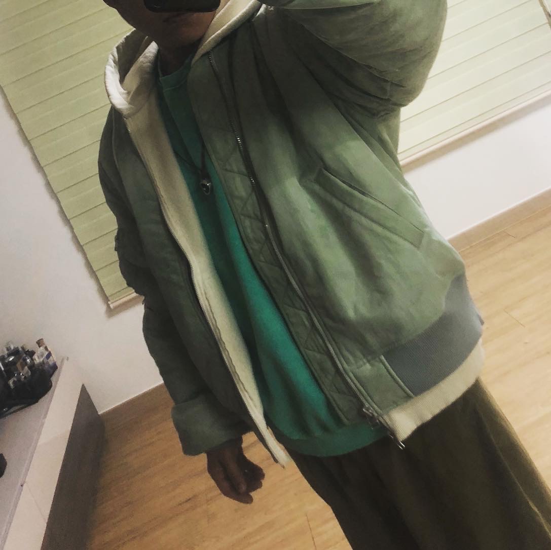 Stussy Dyed Nylon Bomber Stone 착용 스타일 - 2