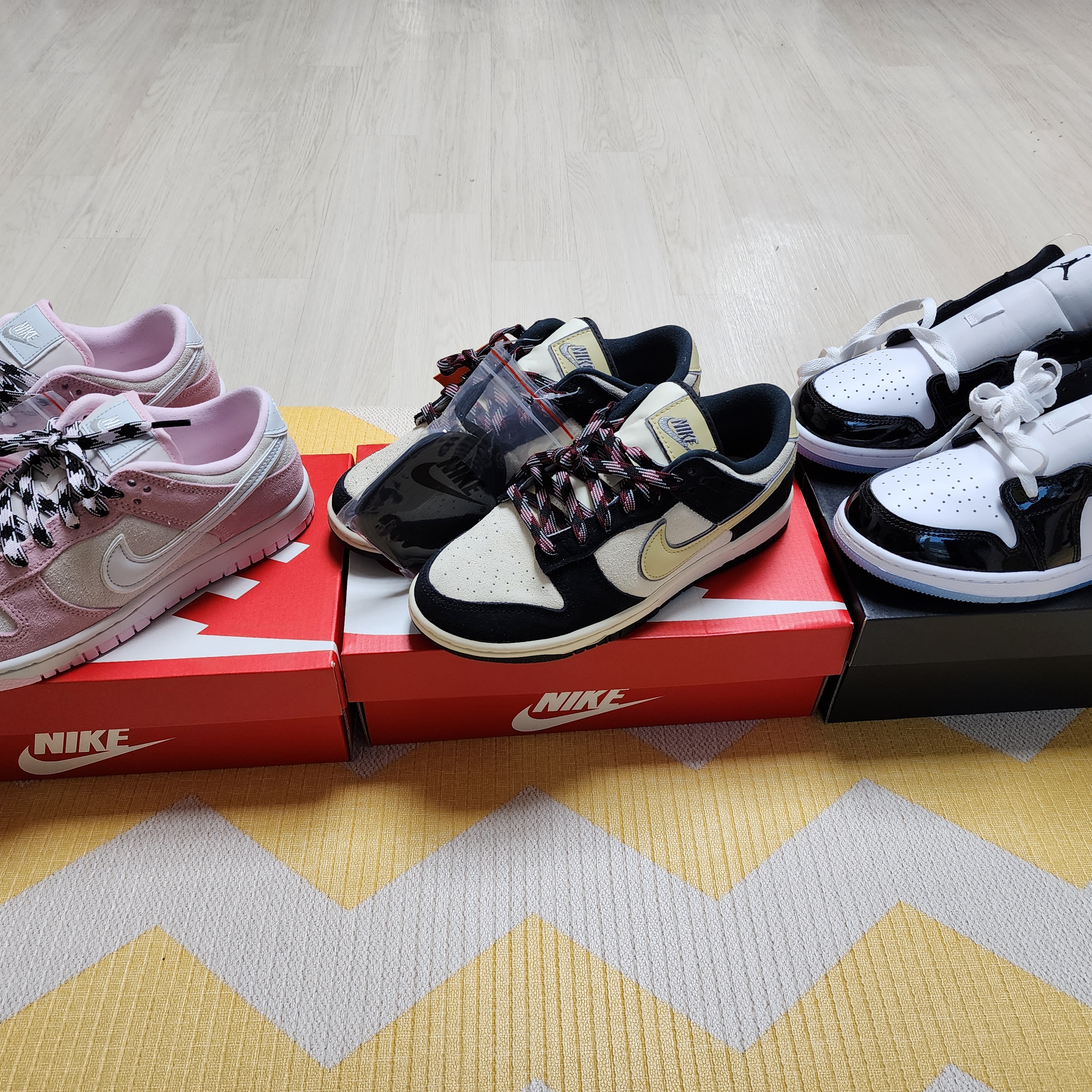 (W) Nike Dunk Low LX Black Suede 착용 스타일 - 3