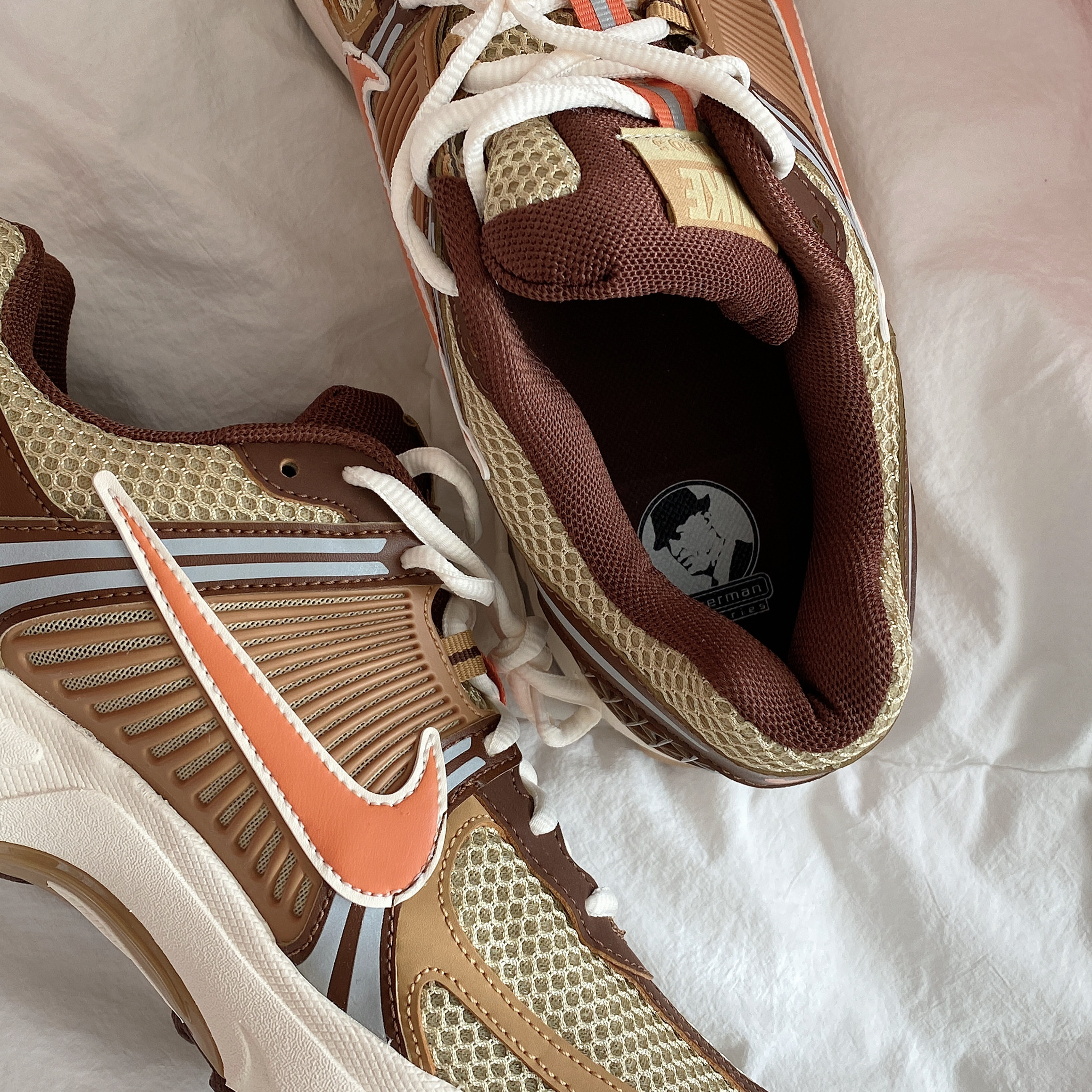 Nike Zoom Vomero 5 Wheat Grass and Cacao Wow 착용 스타일 - 3