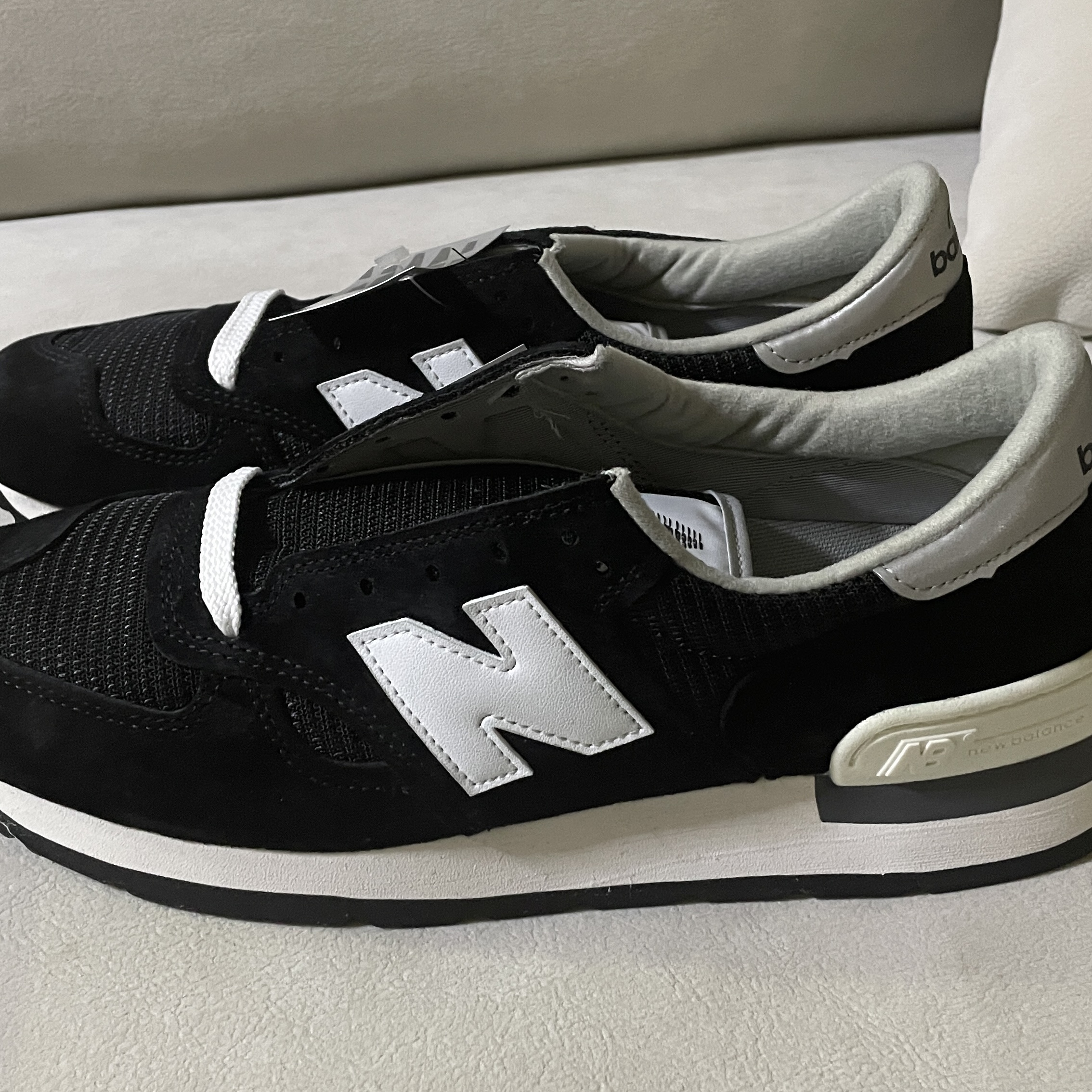 New Balance 990v1 Made in USA Black 착용 스타일 - 2
