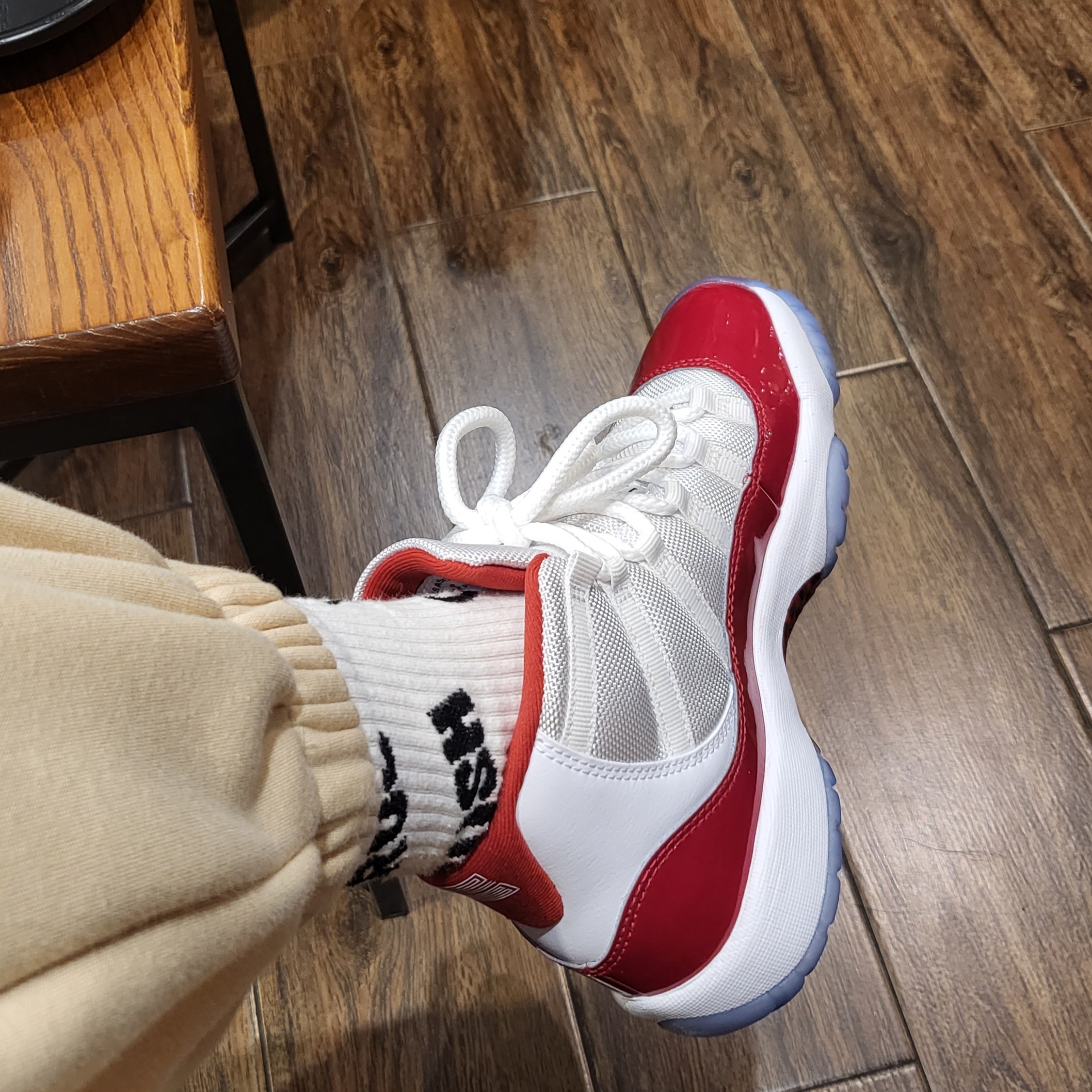 (GS) Jordan 11 Retro Varsity Red 착용 스타일 - 1