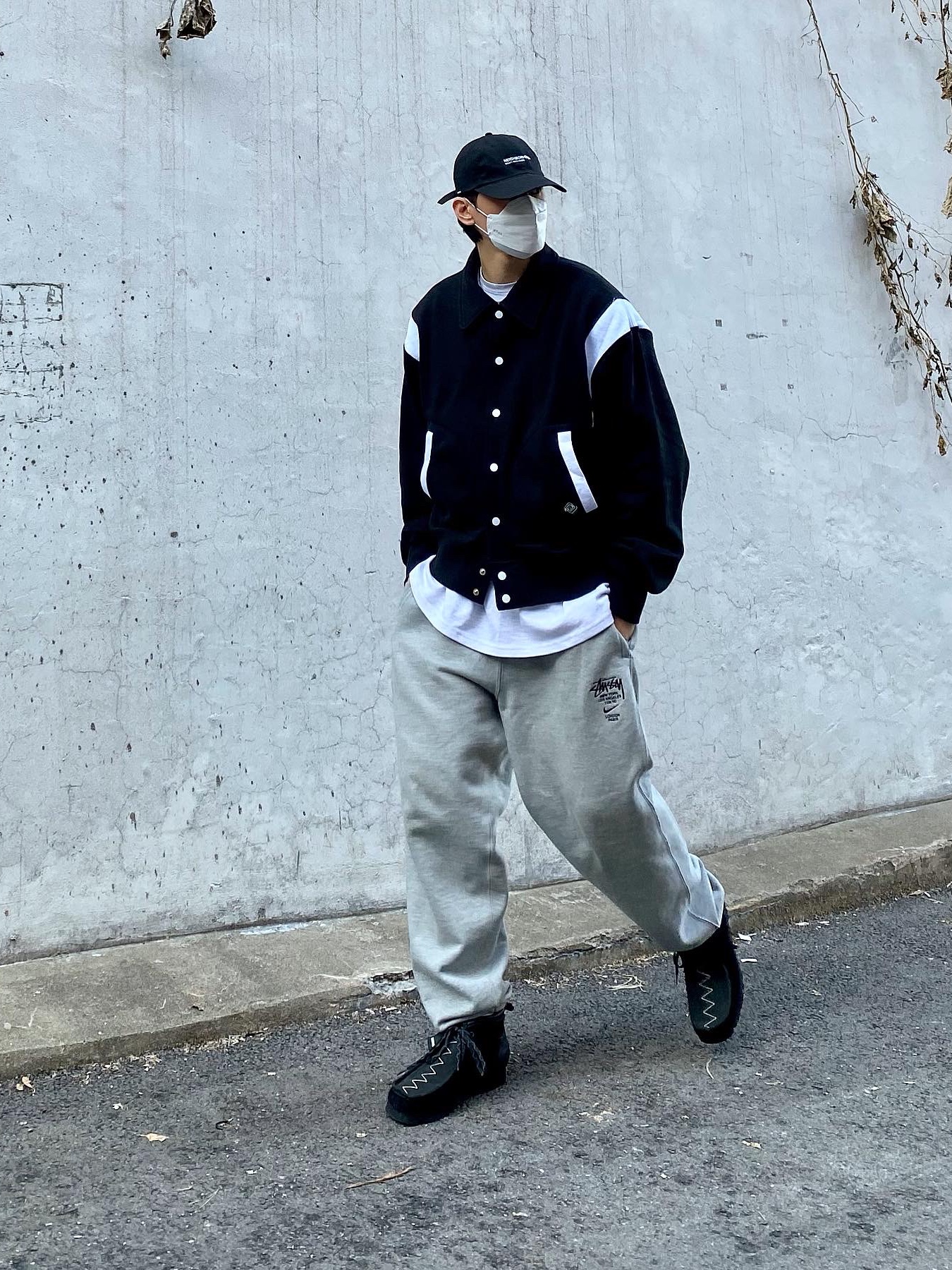 Clarks x Neighborhood Wallabee Boots GTX Black Combi Suede, Nike x Stussy NRG ZR Fleece Pants Heather Grey - US/EU 착용 스타일 - 1