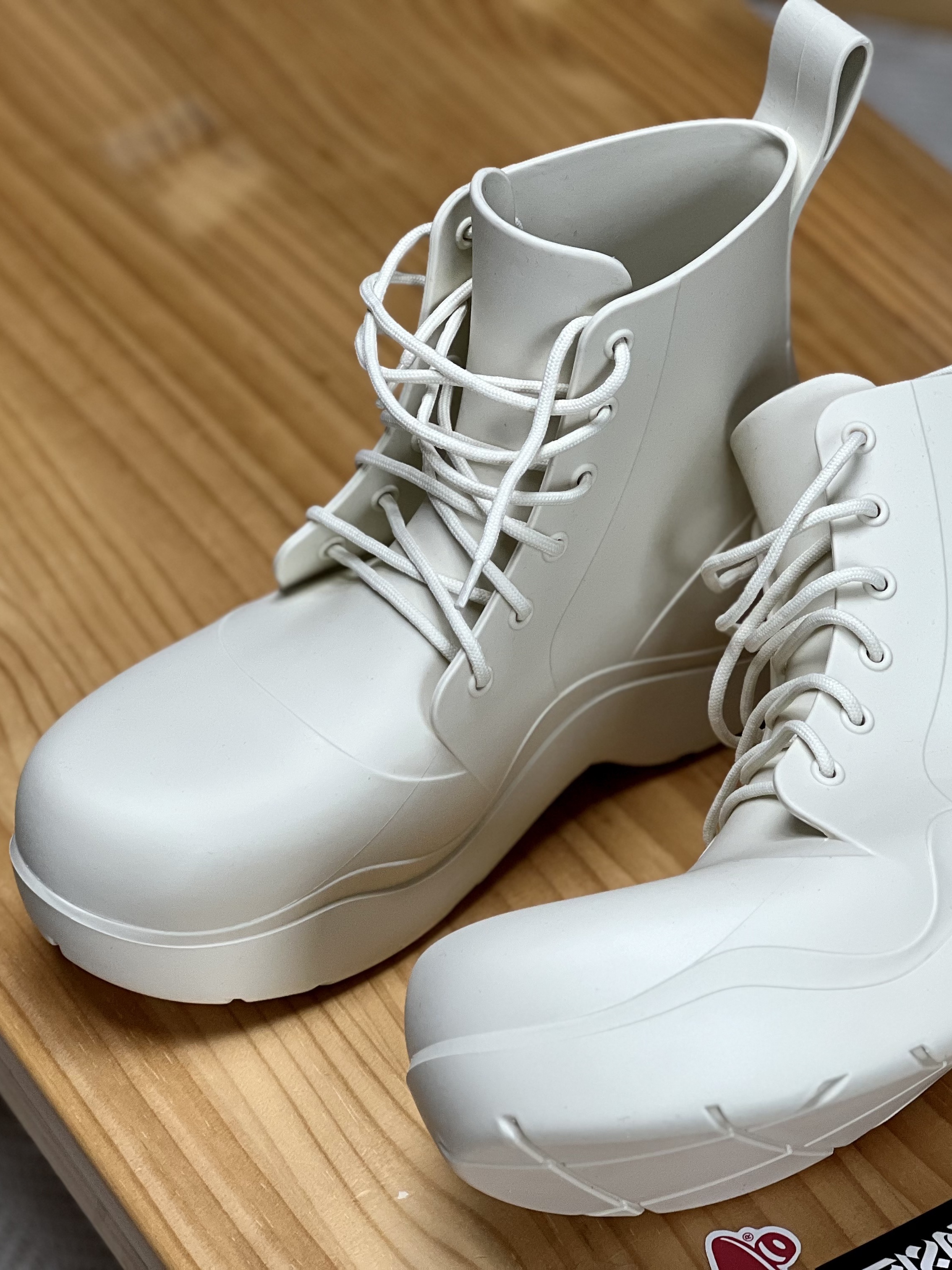 Yeezy Gap Hoodie Black, Bottega Veneta Puddle Lace-Up Ankle Boots Sea Salt 착용 스타일 - 2