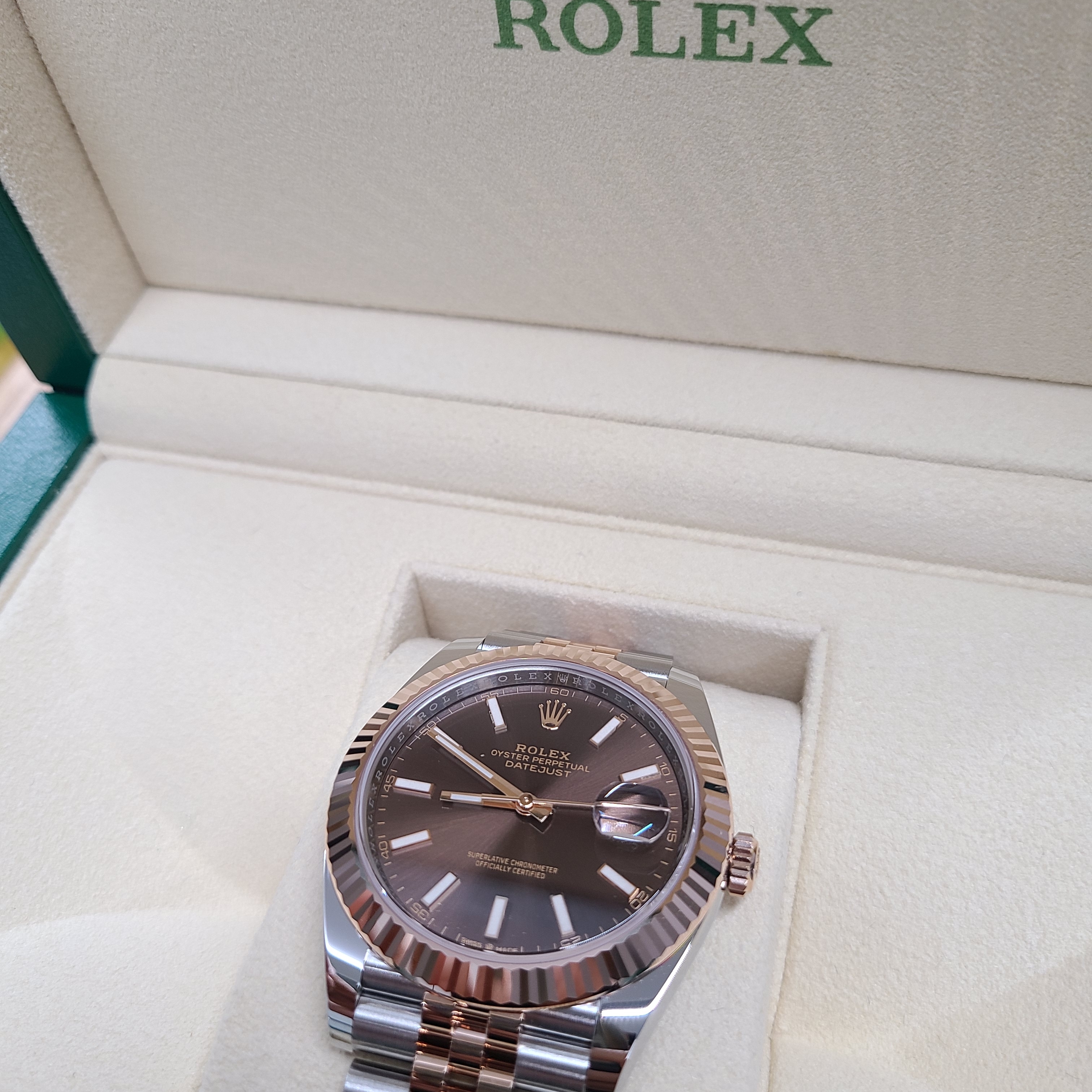 Rolex Datejust 41mm 126331 Chocolate Jubilee 착용 스타일 - 2