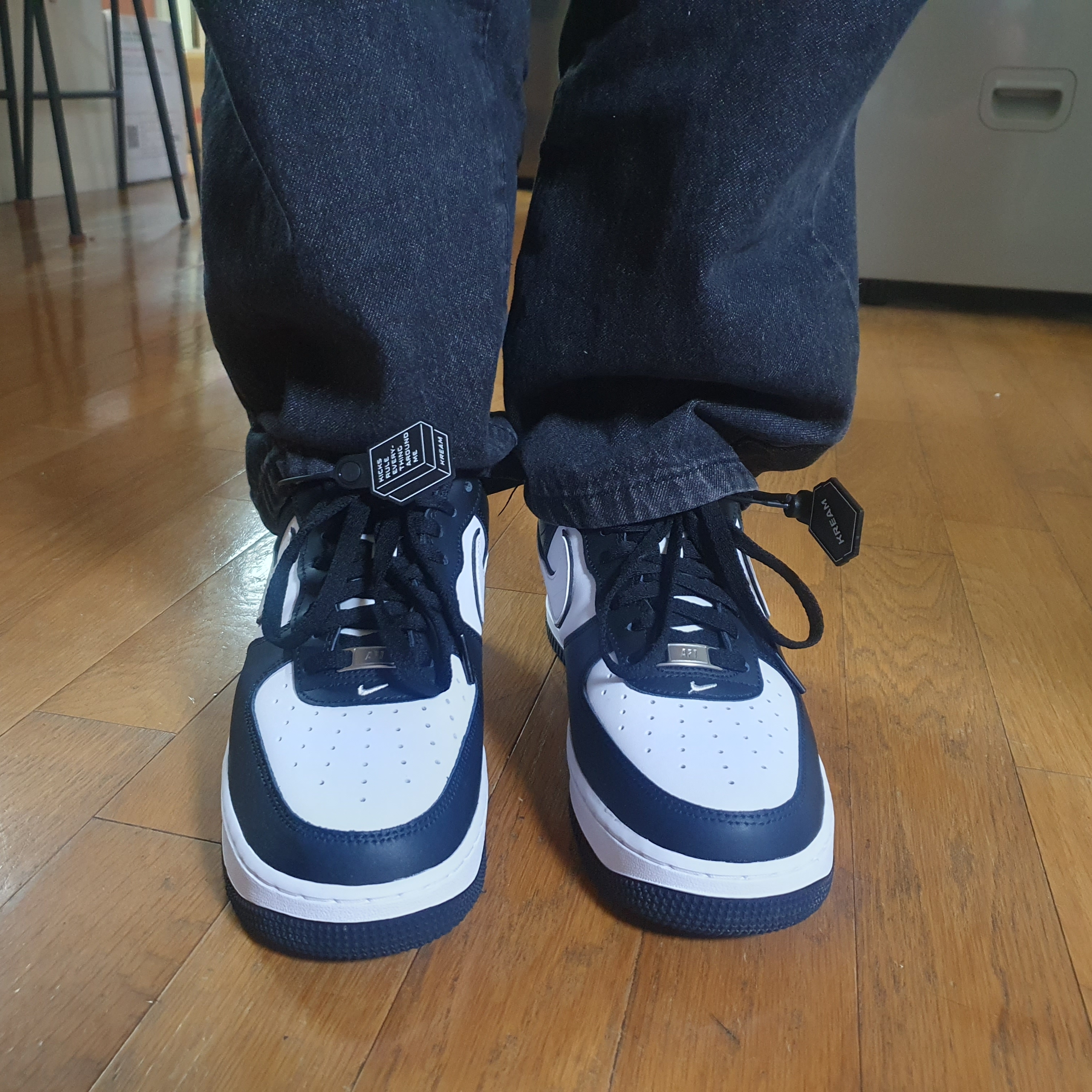Nike Air Force 1 '07 Black White 착용 스타일 - 2