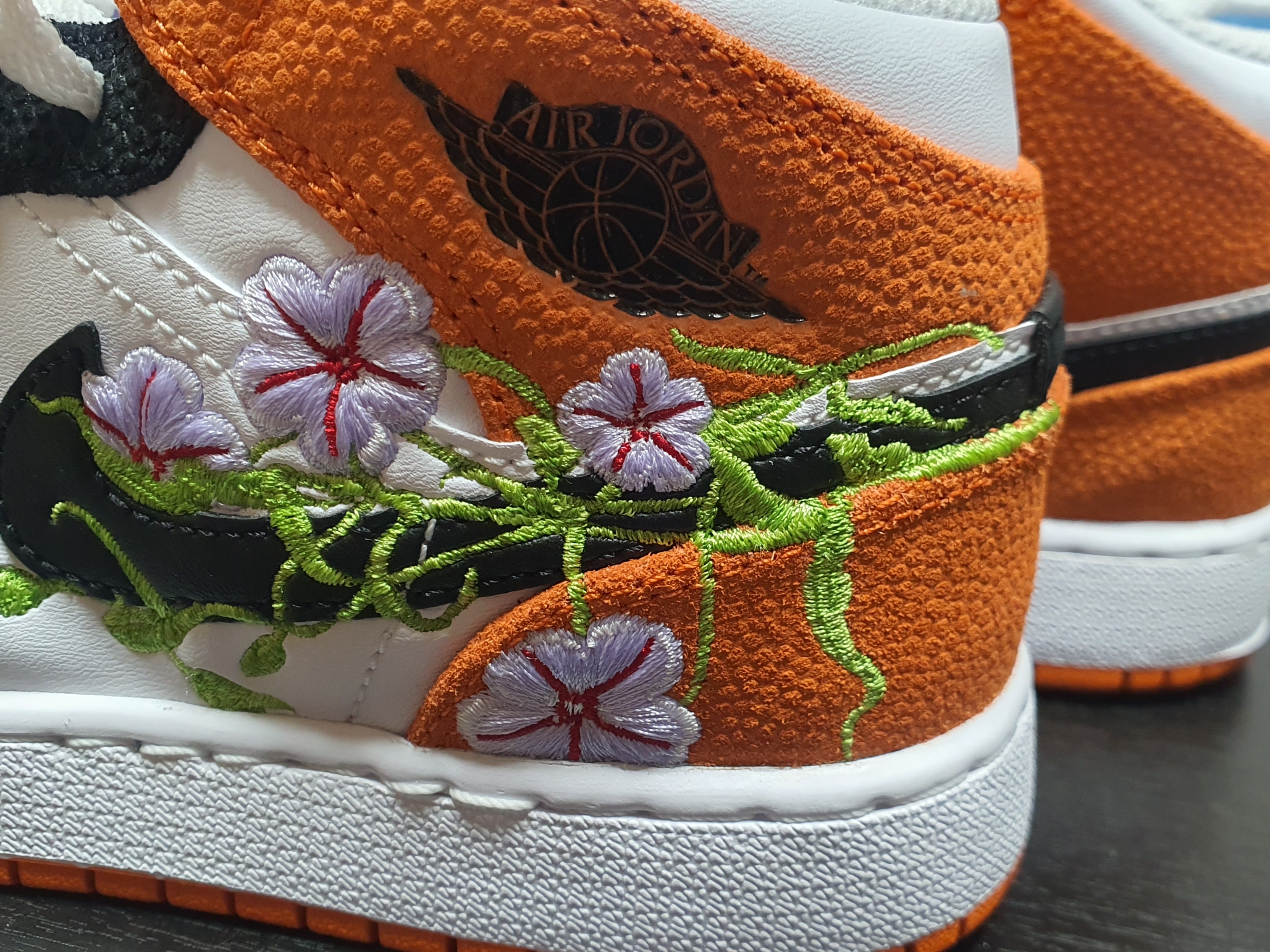 (GS) Jordan 1 Mid SE Black Starfish 착용 스타일 - 3