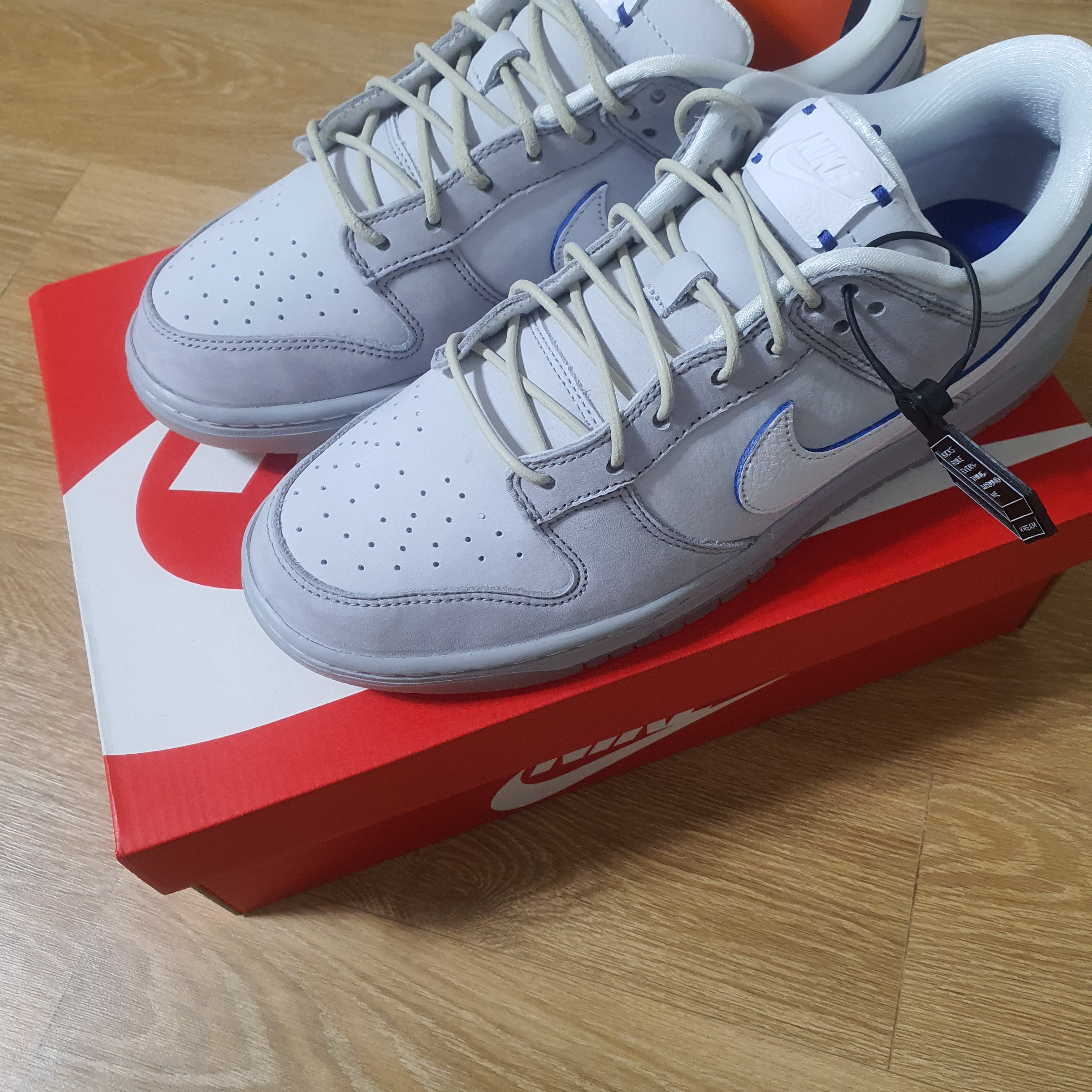 Nike Dunk Low Wolf Grey and Pure Platinum 착용 스타일