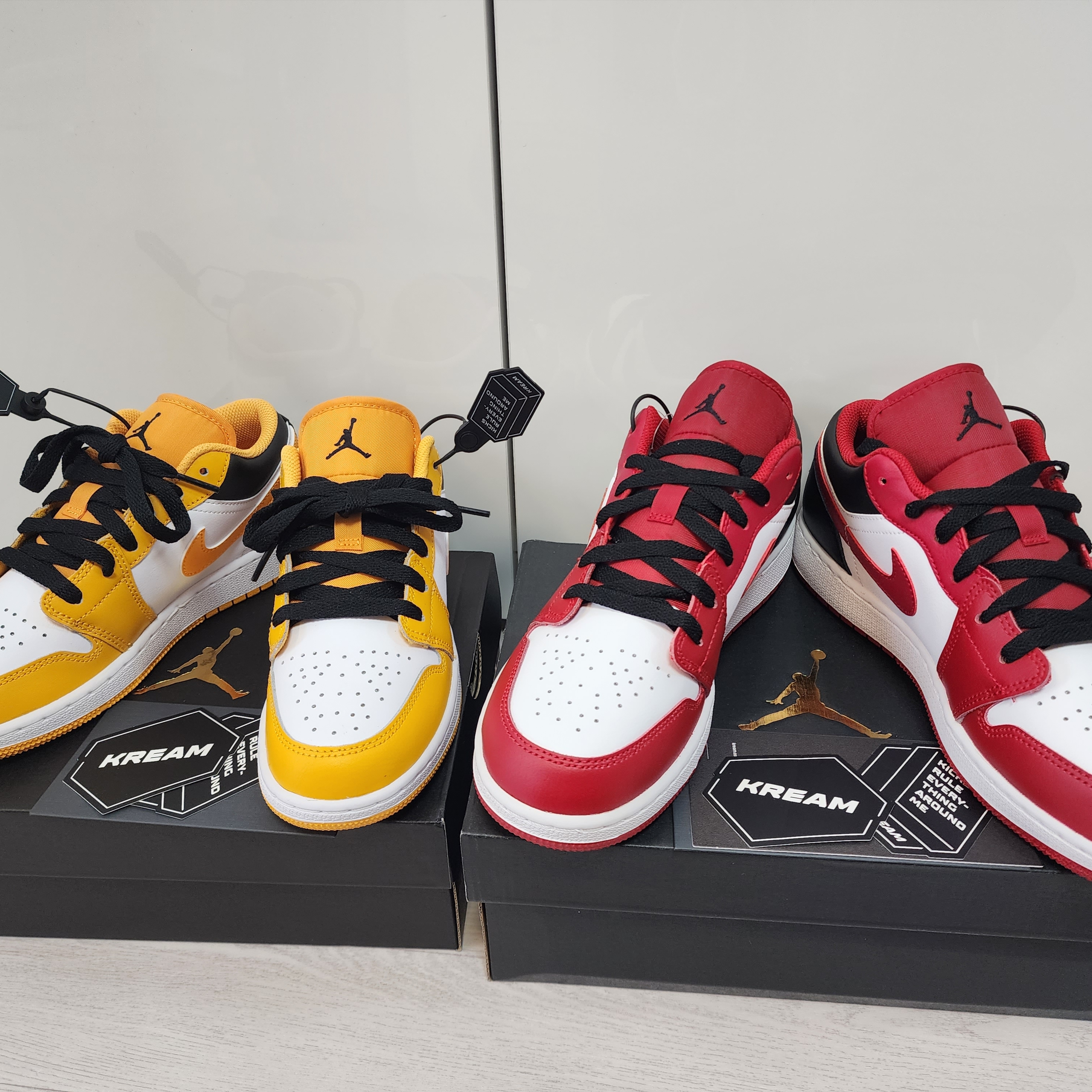 (GS) Jordan 1 Low Taxi, (GS) Jordan 1 Low White Gym Red Black 착용 스타일