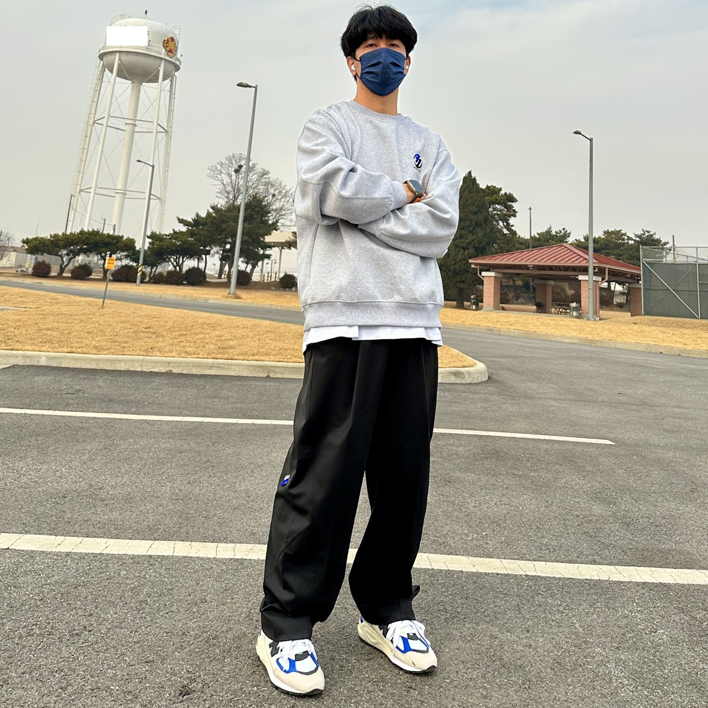 Zara x Ader Error Oversize Sweatshirt Grey, Zara x Ader Error Tapered Trousers Black 착용 스타일 - 1