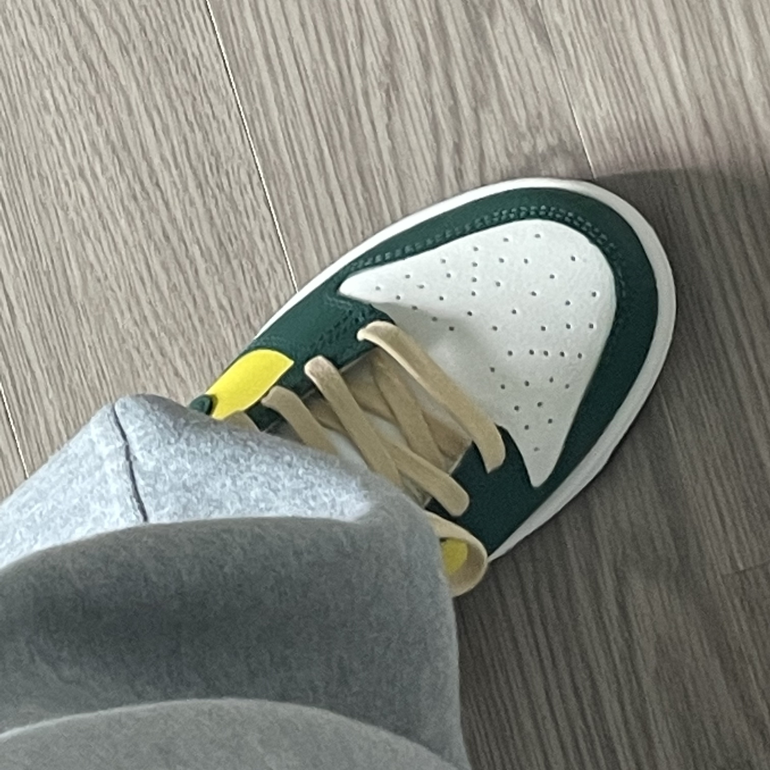 (W) Nike Dunk Low SE Opti Noble Green 착용 스타일 - 2
