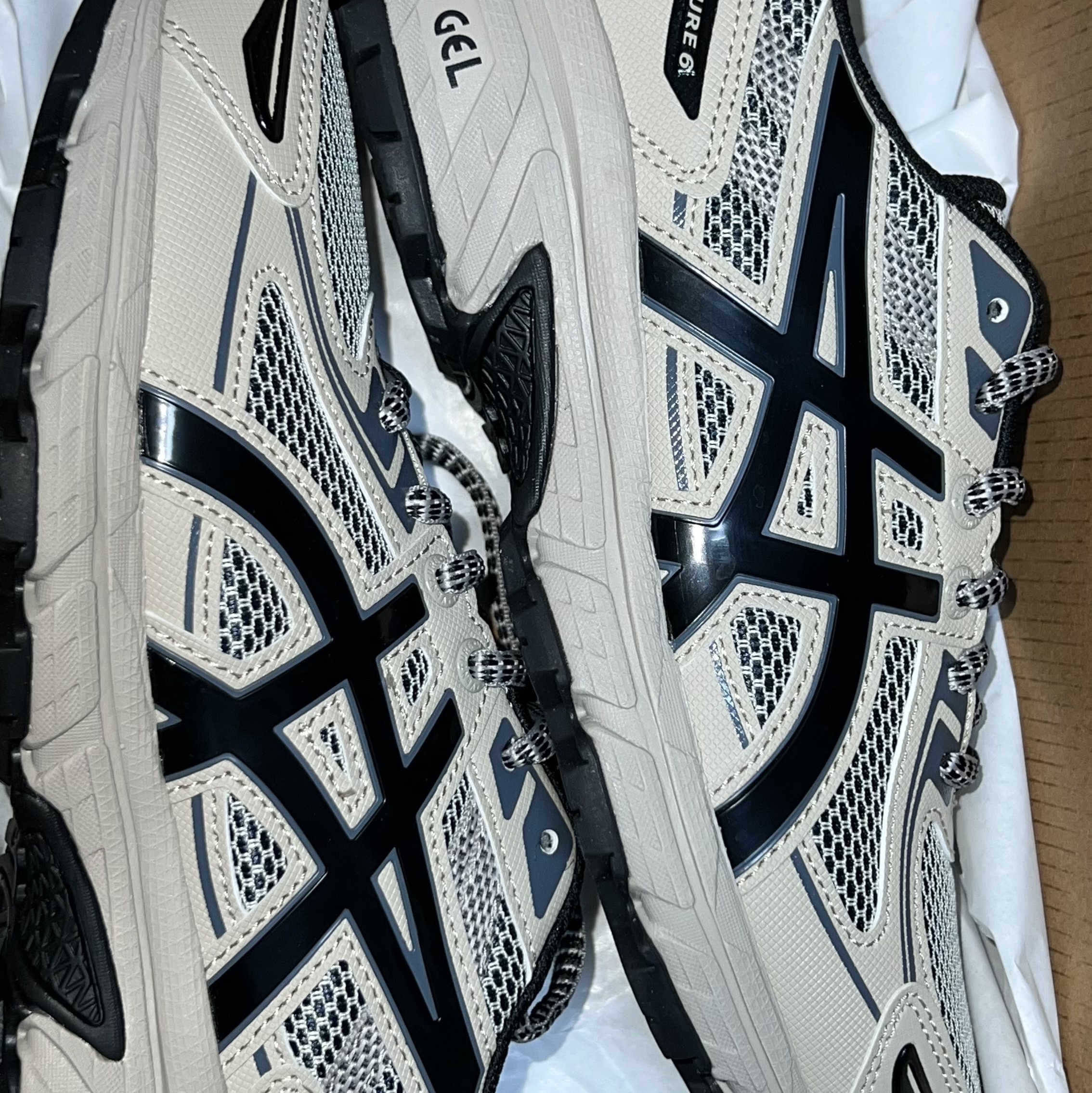 Asics Gel-Venture 6 Feather Grey Black 착용 스타일
