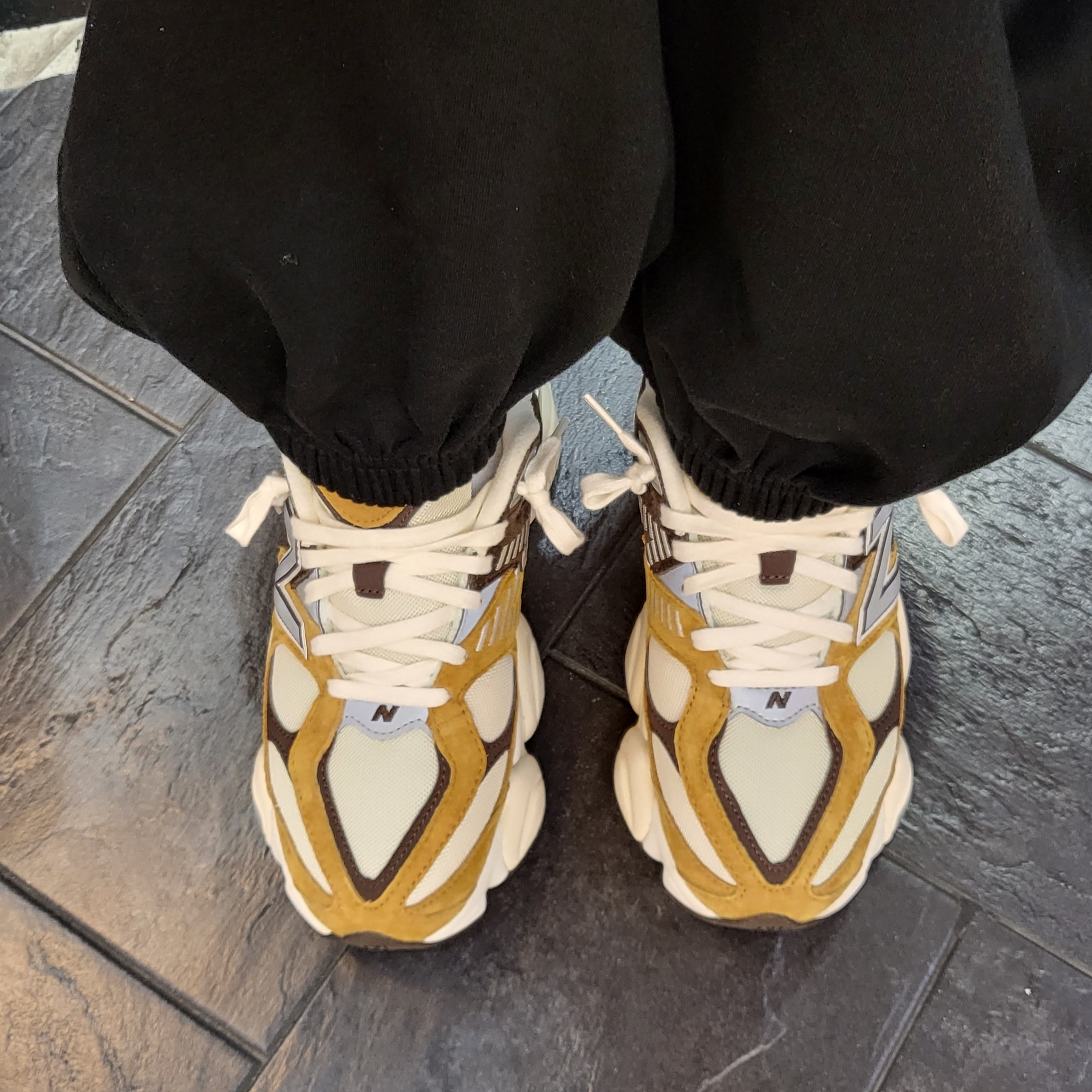 New Balance 9060 Workwear 착용 스타일 - 1