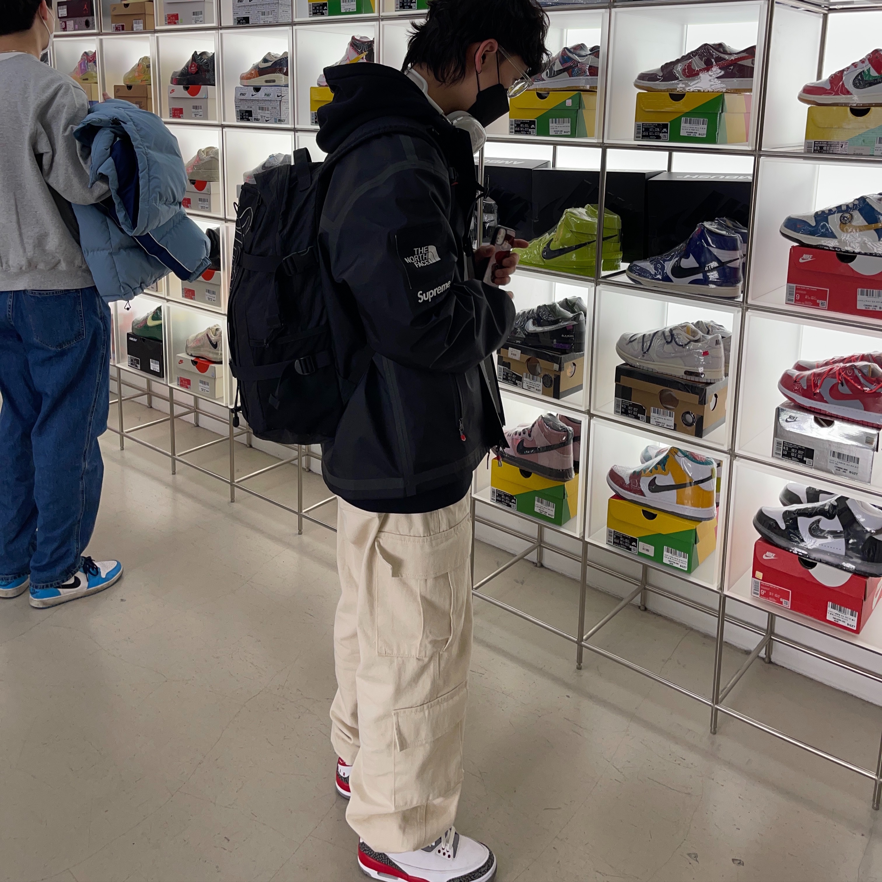 Supreme x The North Face Summit Series Outer Tape Seam Coaches Jacket Black - 21SS, Jordan 3 Retro Fire Red 2022 착용 스타일