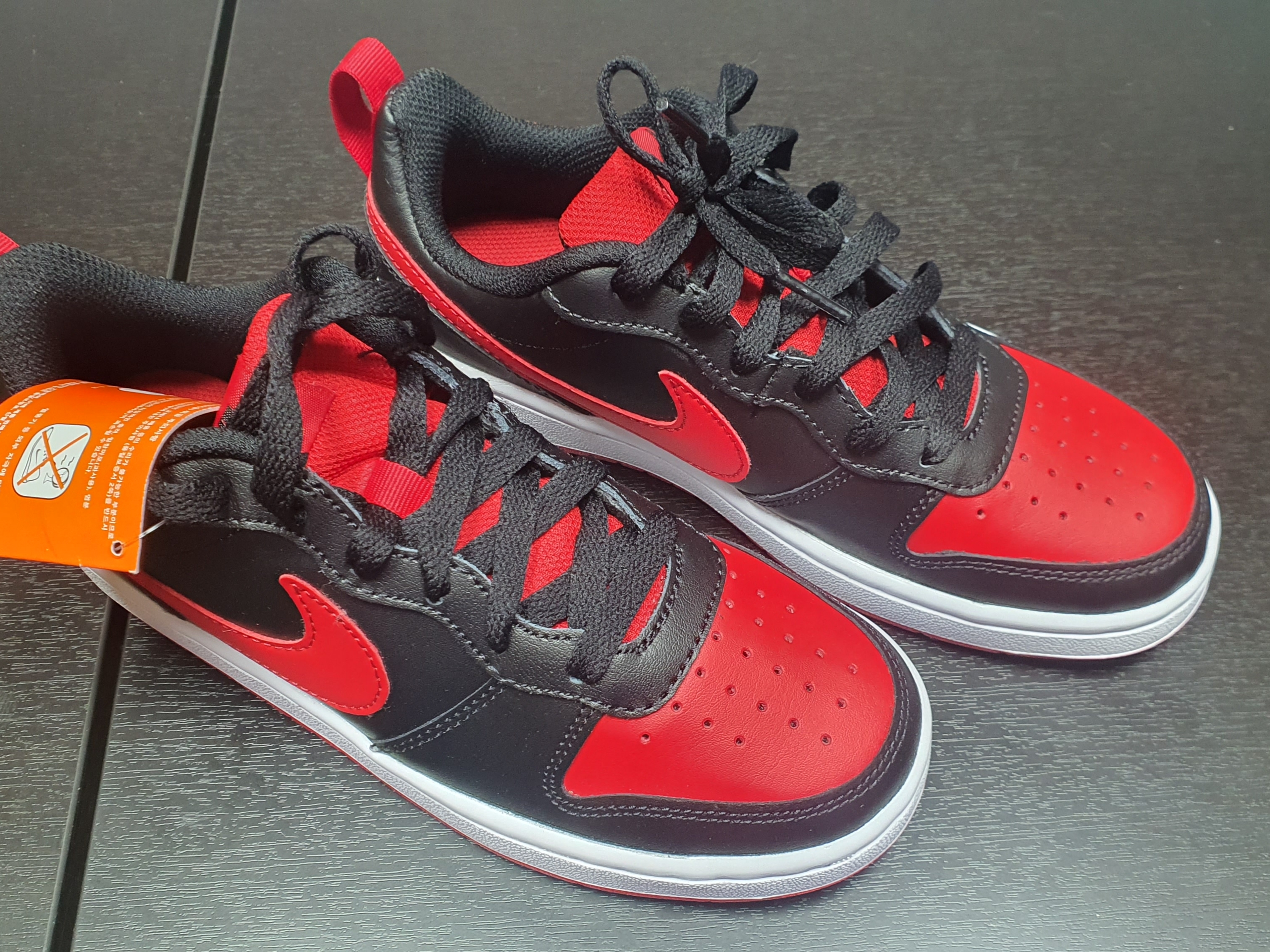 (GS) Nike Court Borough Low 2 Black University Red  착용 스타일 - 2