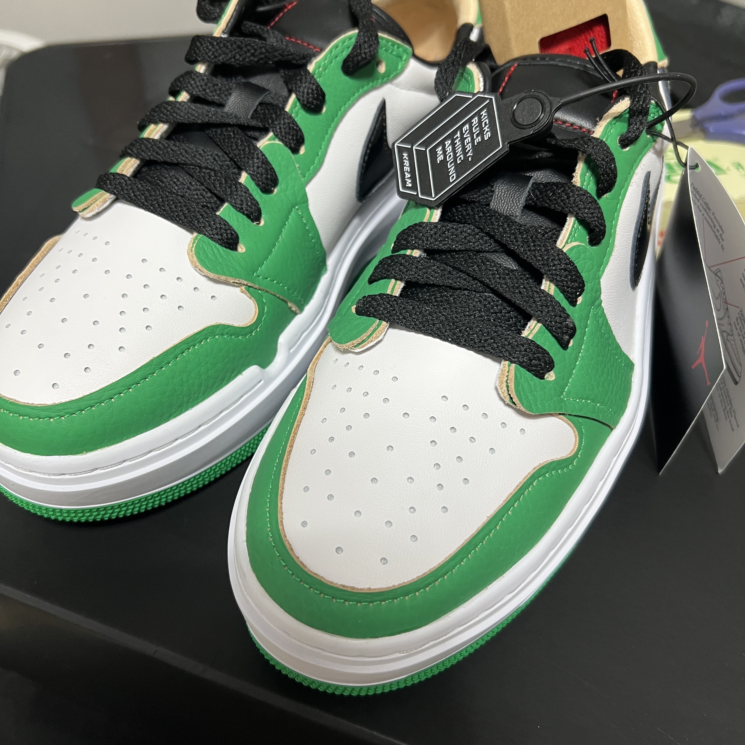 (W) Jordan 1 Elevate Low SE Lucky Green 착용 스타일 - 1