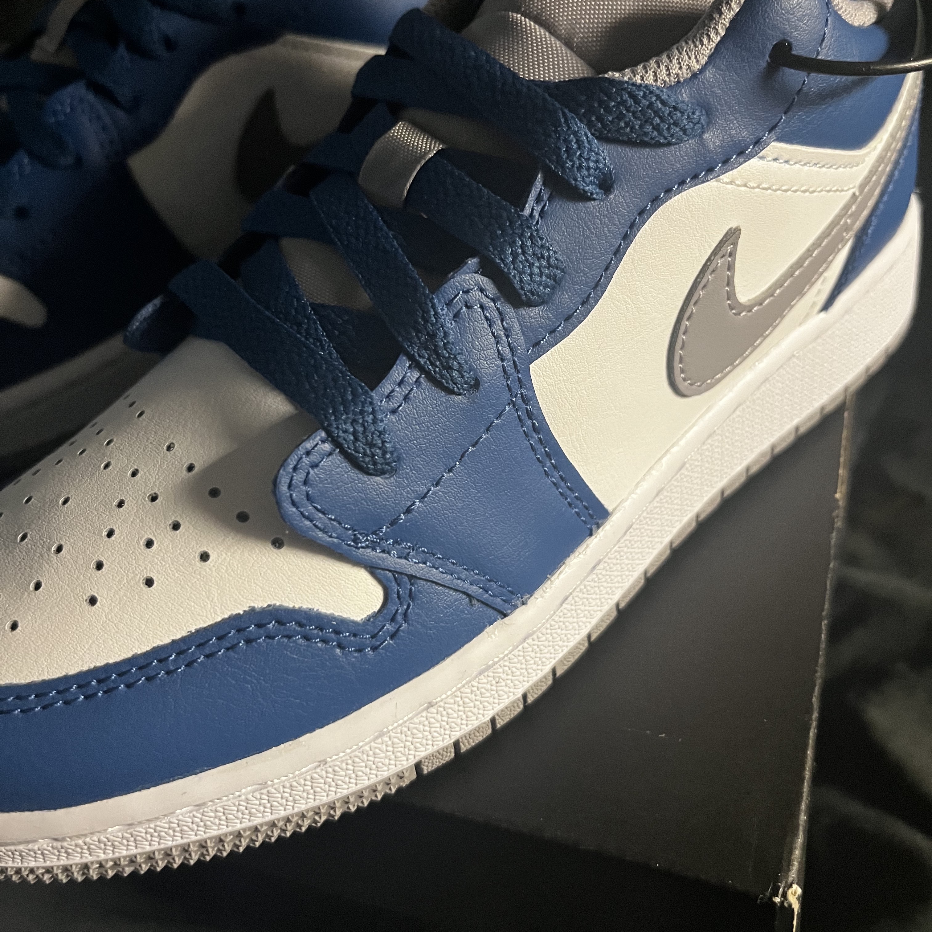 (GS) Jordan 1 Low True Blue Cement Grey 착용 스타일 - 3