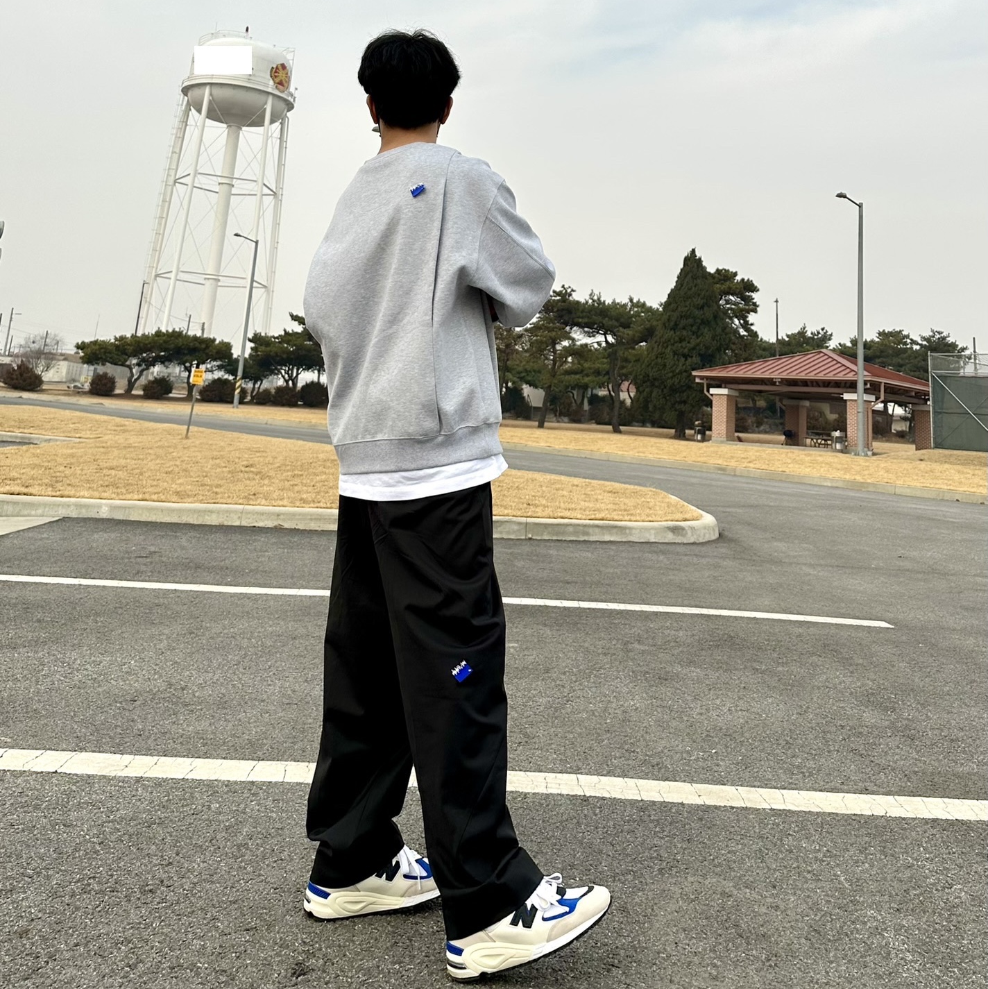Zara x Ader Error Oversize Sweatshirt Grey, Zara x Ader Error Tapered Trousers Black 착용 스타일 - 2