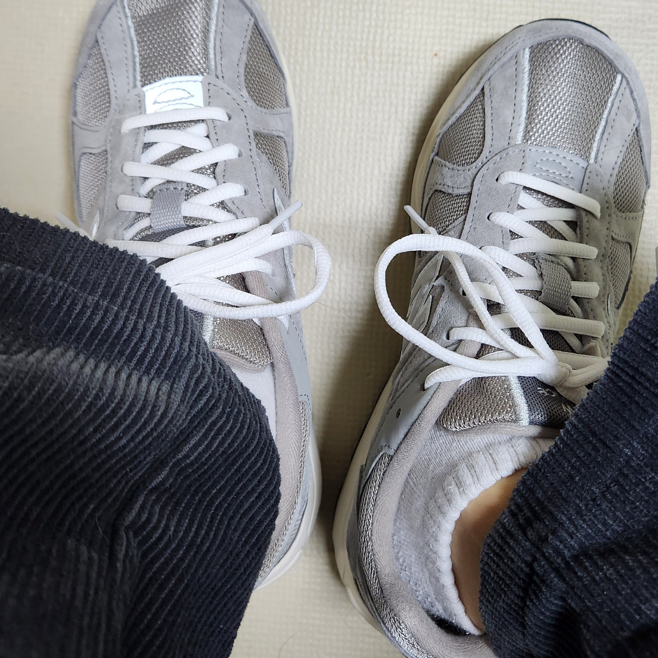 New Balance 878 Gray 착용 스타일 - 2