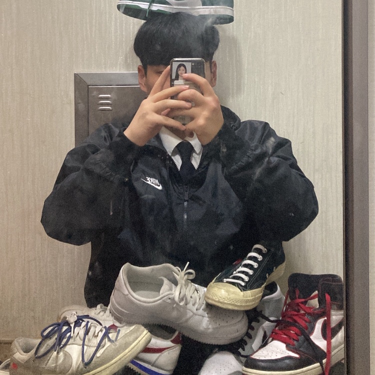 Converse x Play Comme des Garcons Chuck 70 Ox Black, Nike Dunk Low Retro Varsity Green 착용 스타일