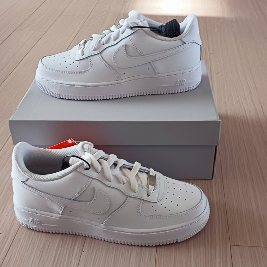 (GS) Nike Air Force 1 LE White 착용 스타일