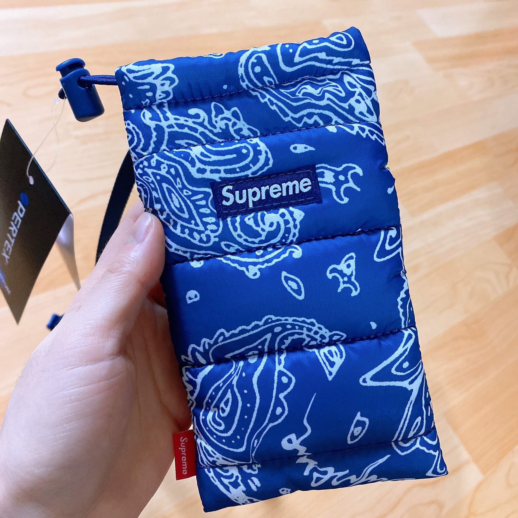 Supreme Puffer Neck Pouch Blue Paisley - 22FW 착용 스타일 - 2