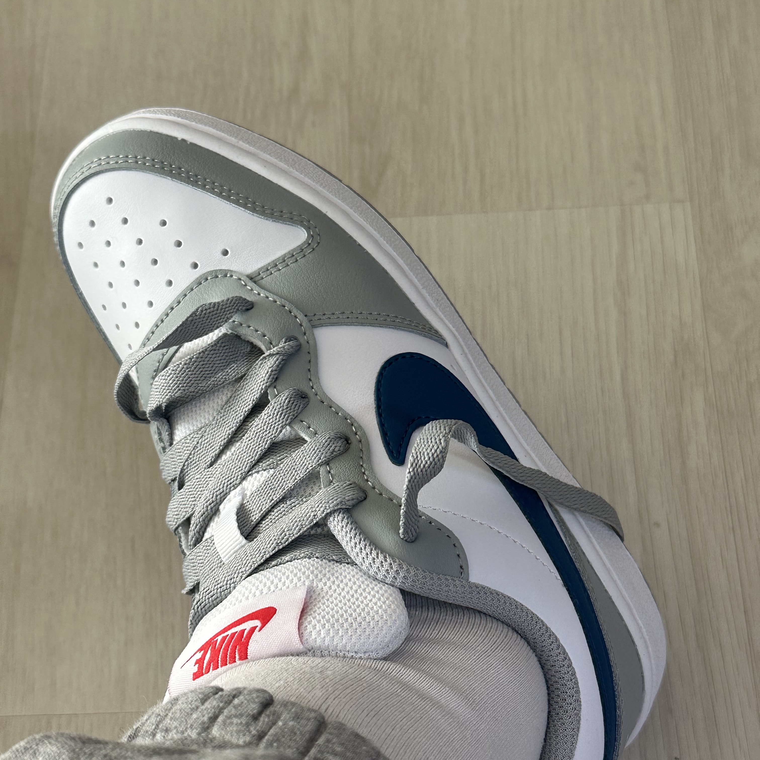 (GS) Nike Court Borough Low 2 Light Smoke Grey 착용 스타일 - 1