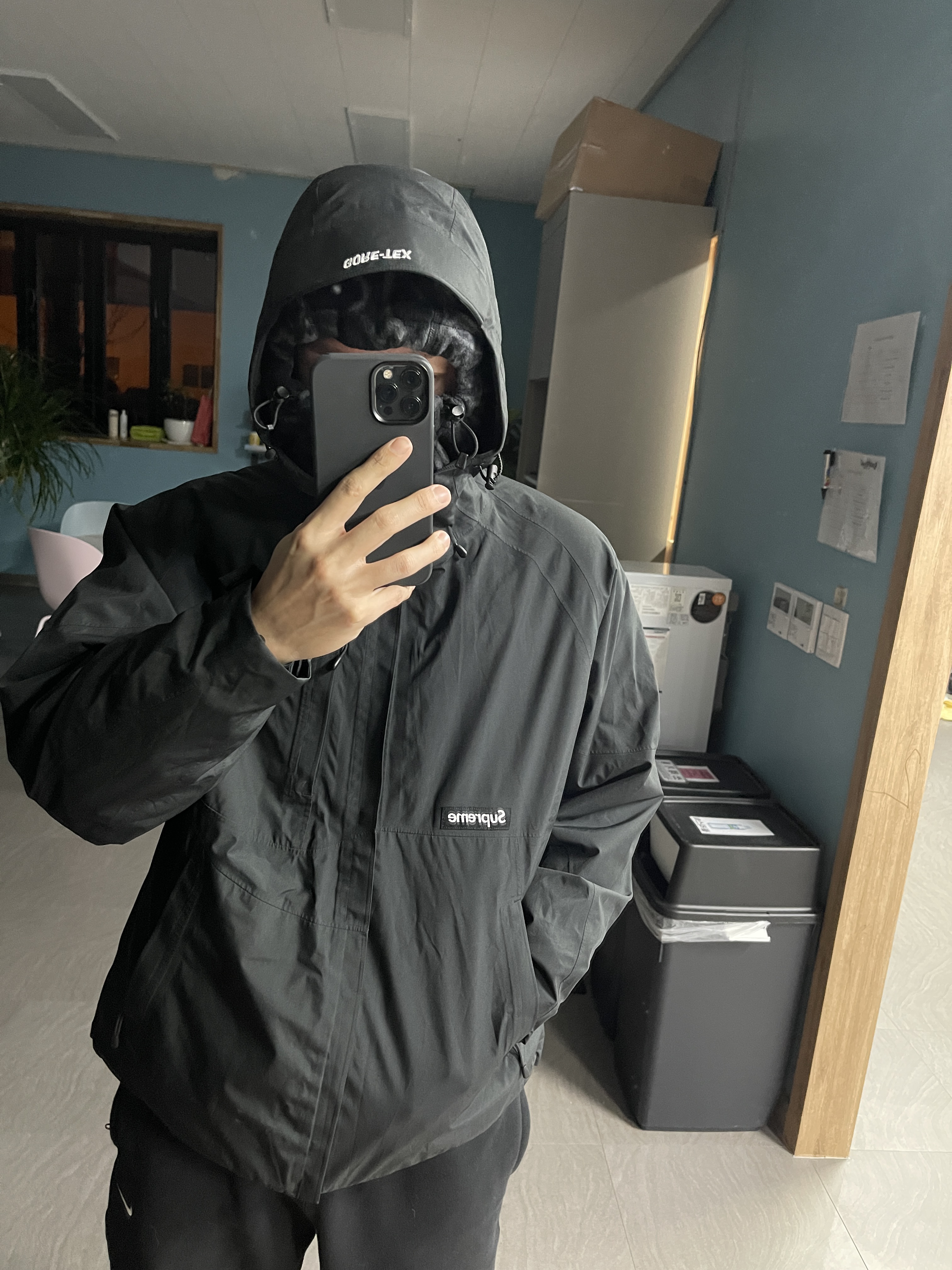 Supreme Gore-Tex Paclite Jacket Black - 22SS, Supreme x The North Face Steep Tech Fleece Pullover Black Dragon - 22FW 착용 스타일 - 1