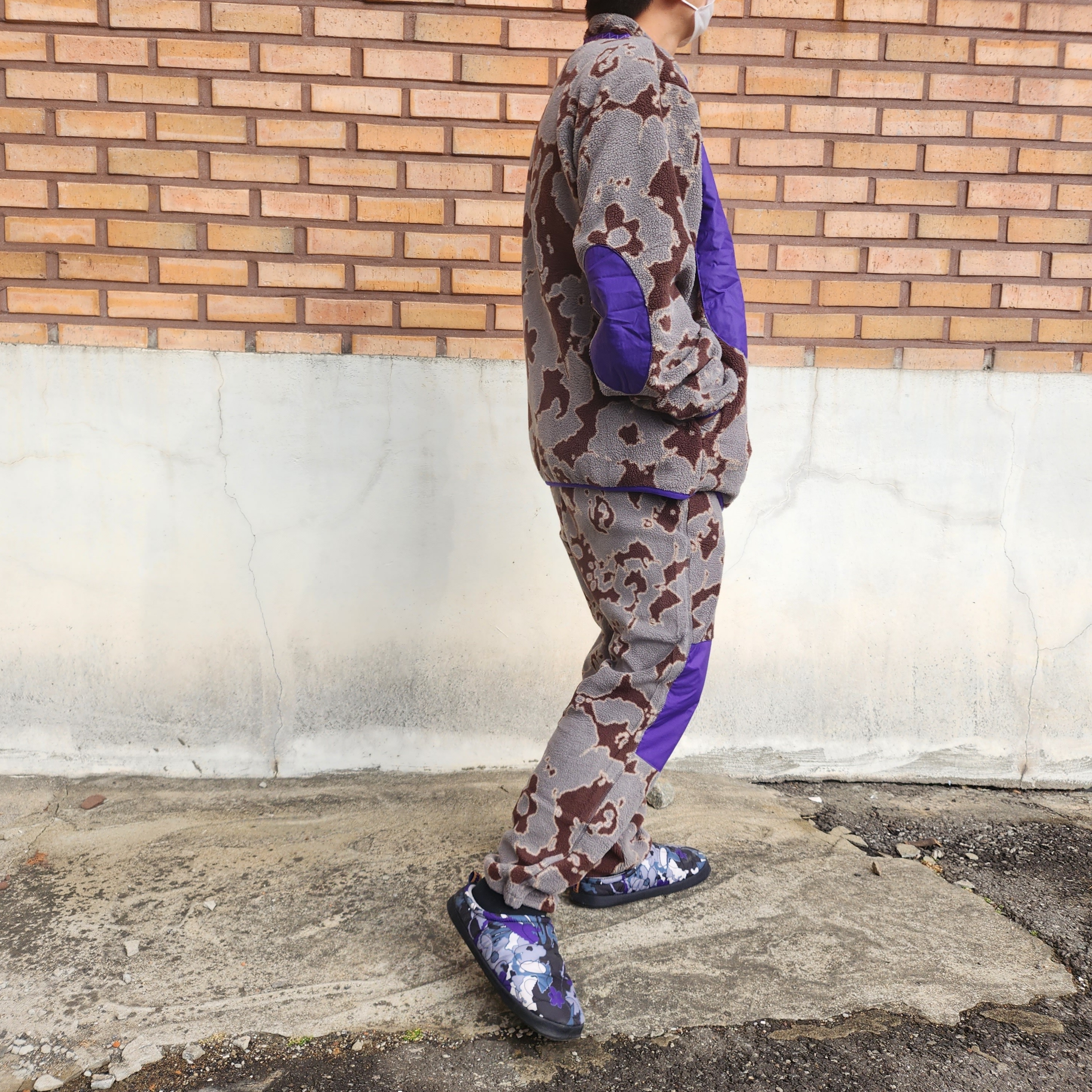 Puma x P.A.M Puffy Sandal Black Heliotrope 착용 스타일 - 2