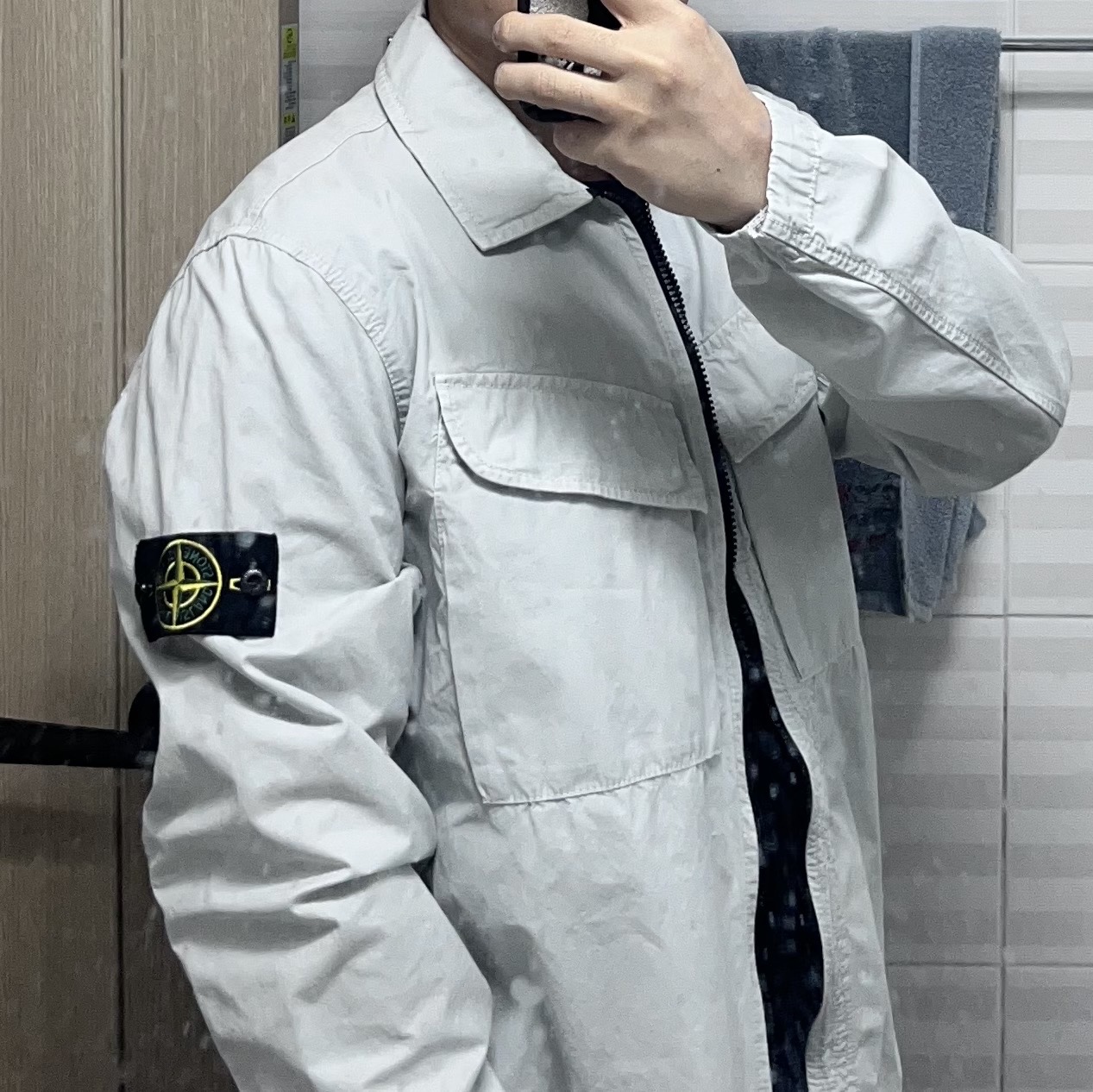 Stone Island 101WN Brushed Cotton Canvas T.CO+OLD Overshirt Light Grey - 22FW 착용 스타일 - 2