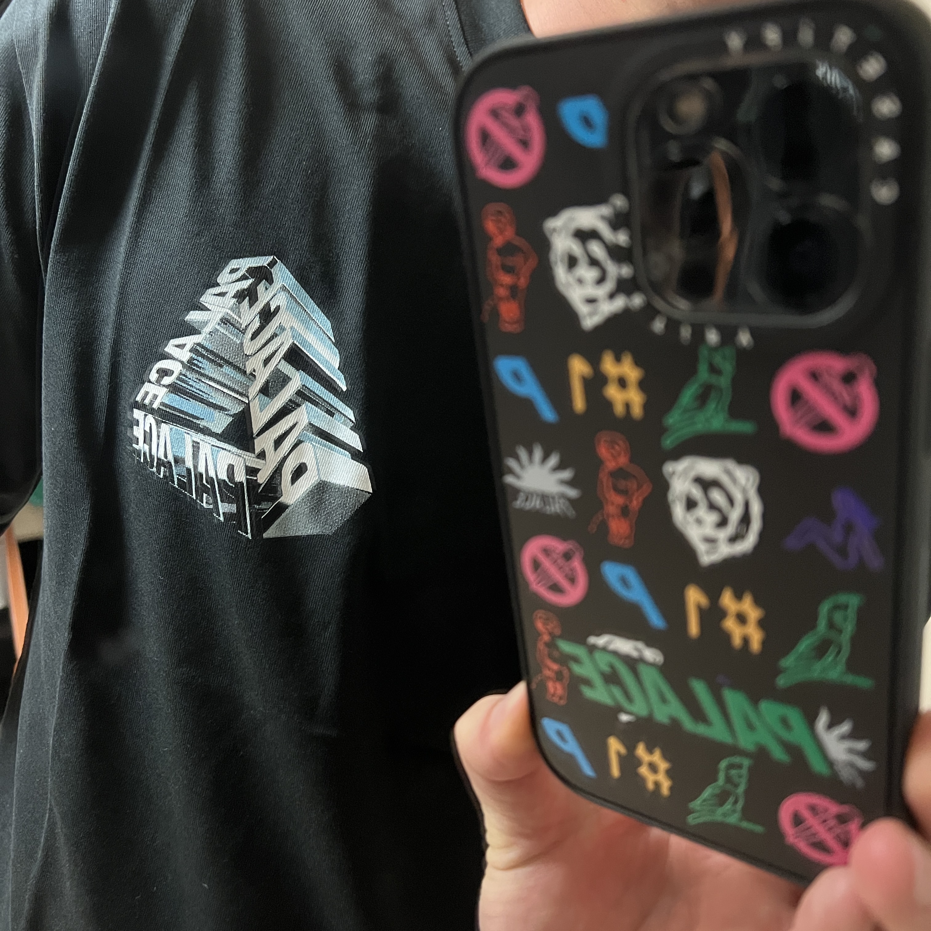Palace Tri-Chrome T-Shirt Black - 23SS 착용 스타일