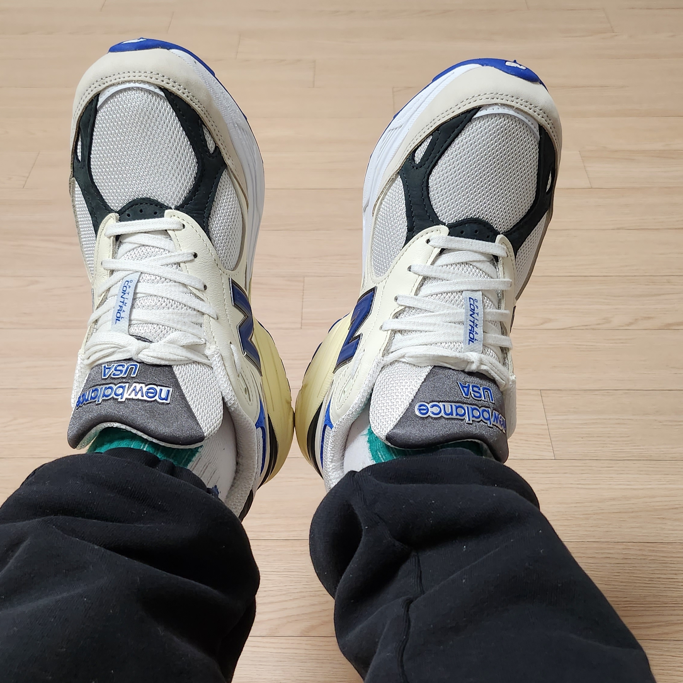 New Balance 990v3 Made in USA White Blue 착용 스타일 - 3