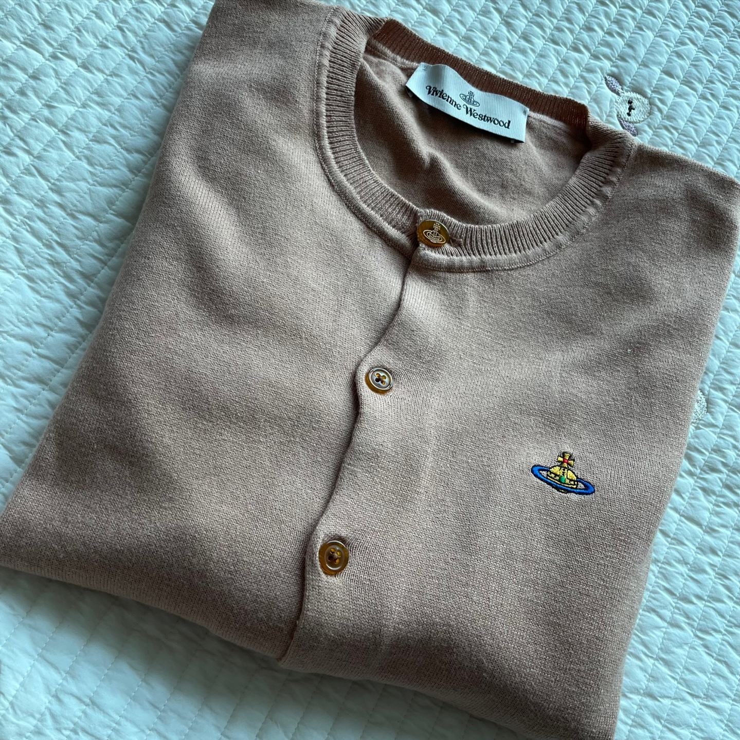 (W) Vivienne Westwood Bea Cardigan Beige 착용 스타일