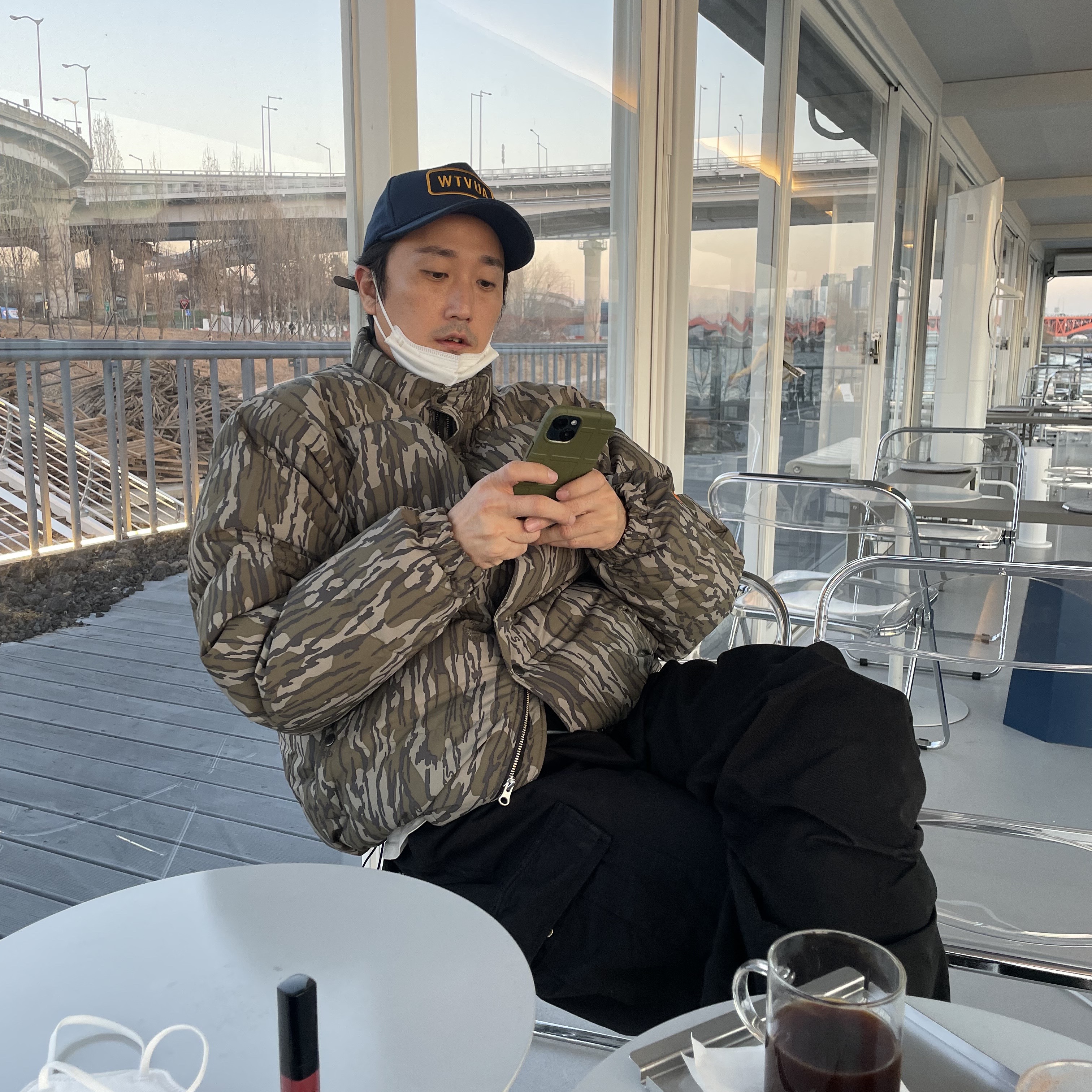 Stussy Mossy Oak Down Puffer Jacket Camo 착용 스타일 - 1