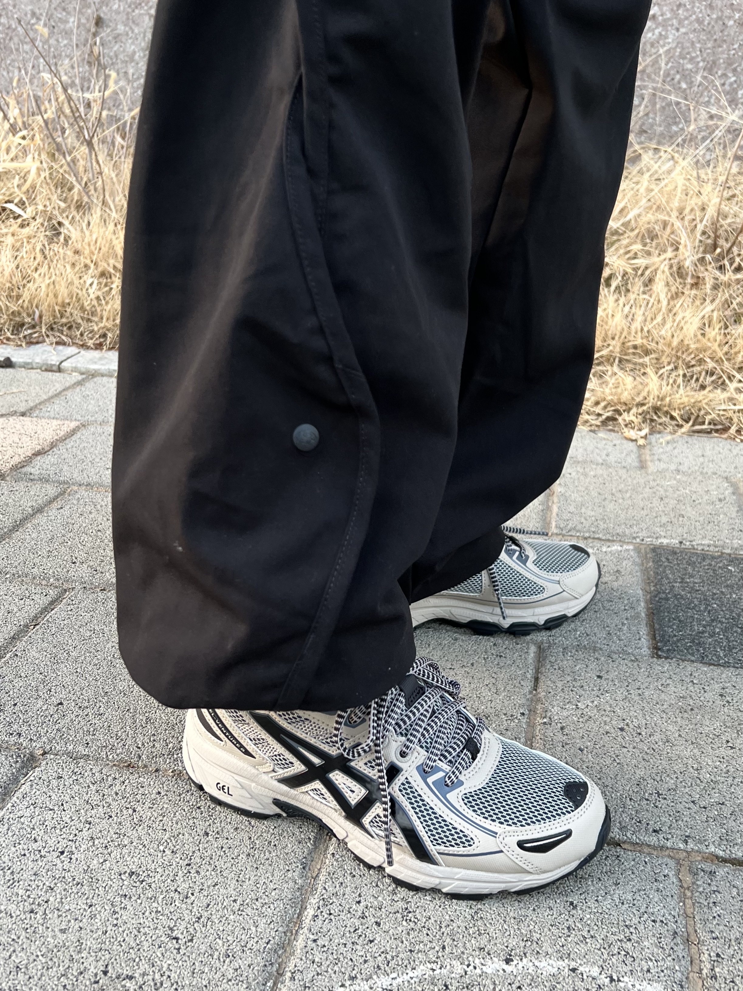 Asics Gel-Venture 6 Feather Grey Black 착용 스타일 - 5