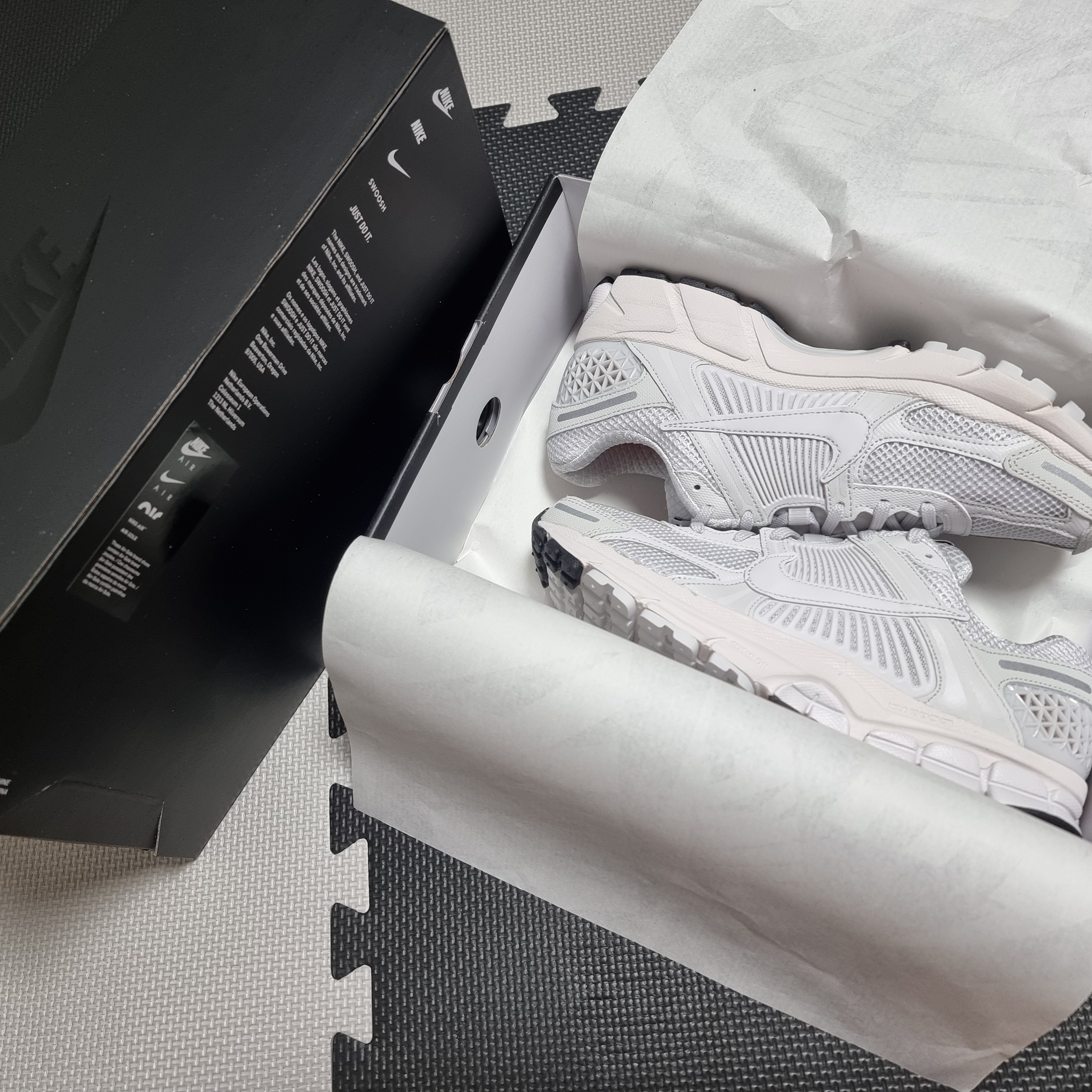 Nike Zoom Vomero 5 SP Vast Grey 2023 착용 스타일 - 1