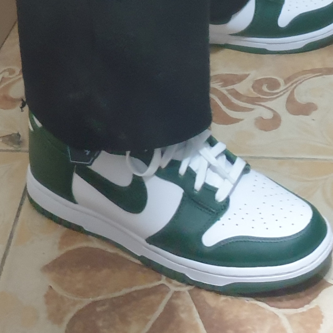 Nike Dunk High Retro Noble Green 착용 스타일