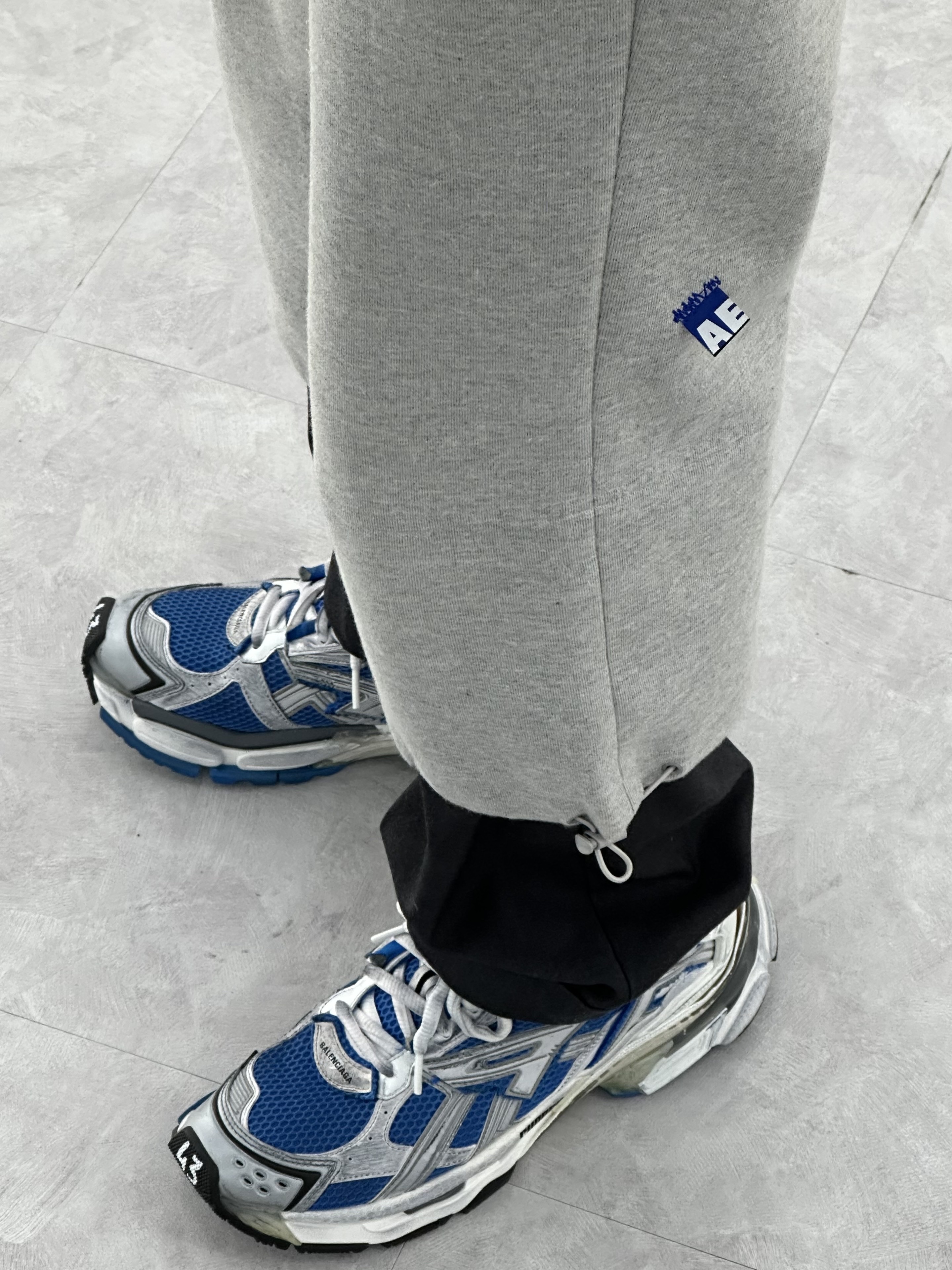 Balenciaga Runner Sneakers Blue White 착용 스타일