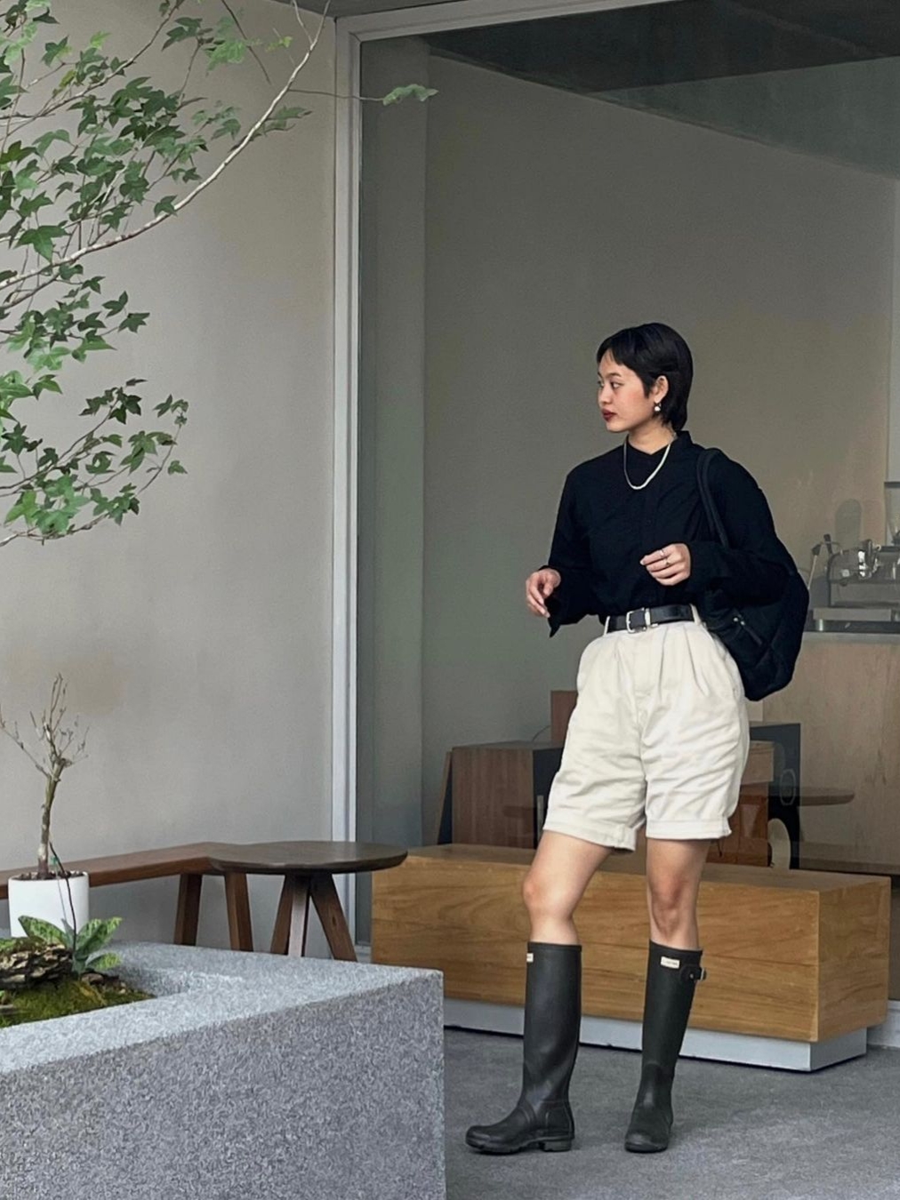 Hunter Women  Original Tall Rainboots Black 착용 스타일 - 2