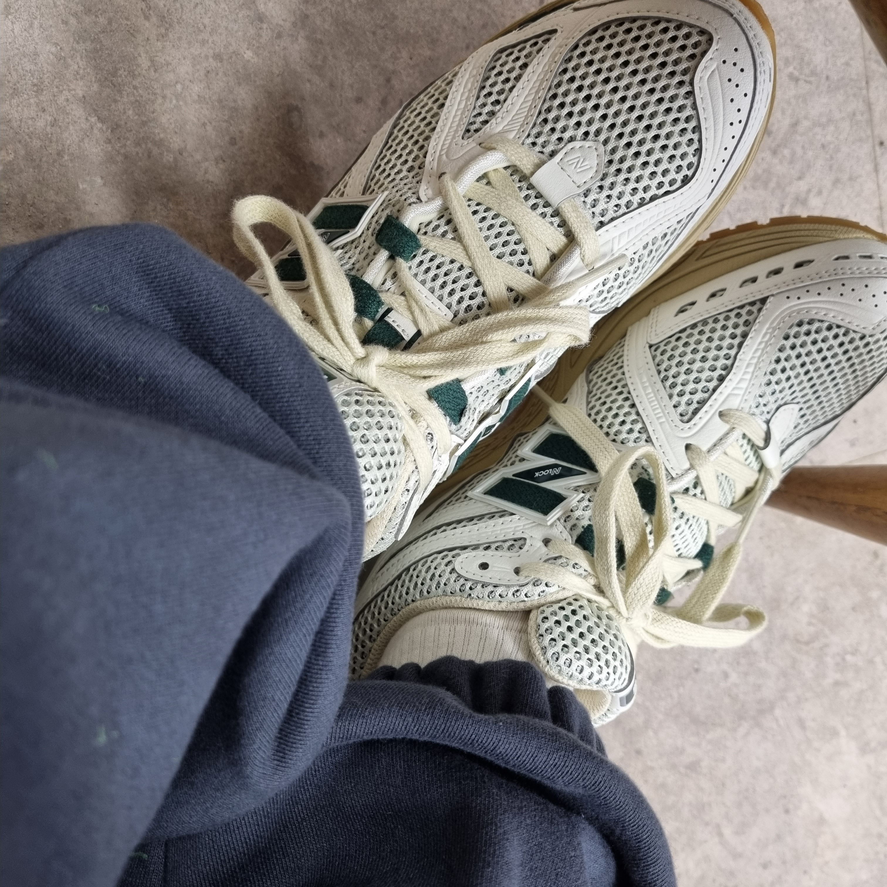 New Balance 1906R Silver Green 착용 스타일