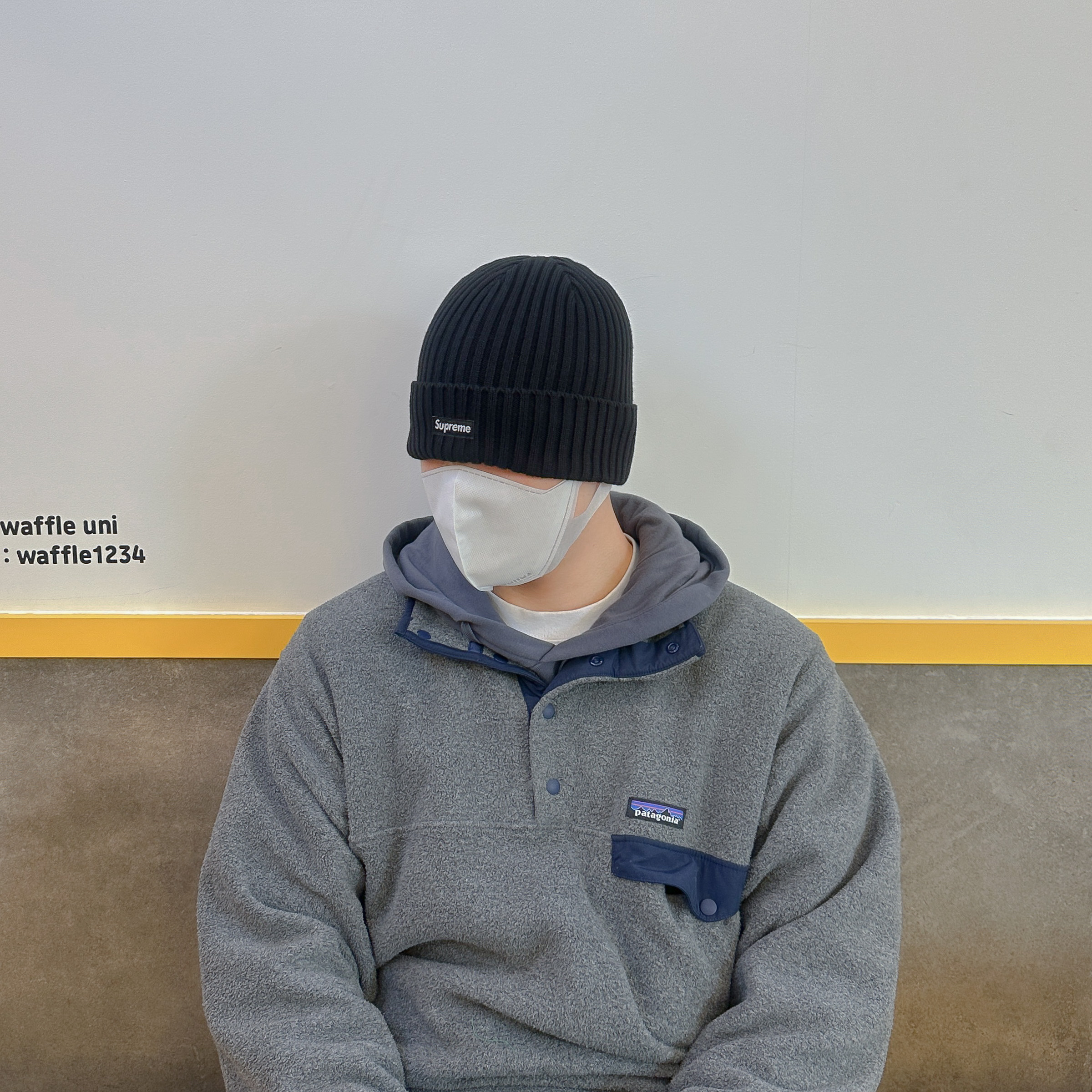Supreme Overdyed Beanie Black 착용 스타일