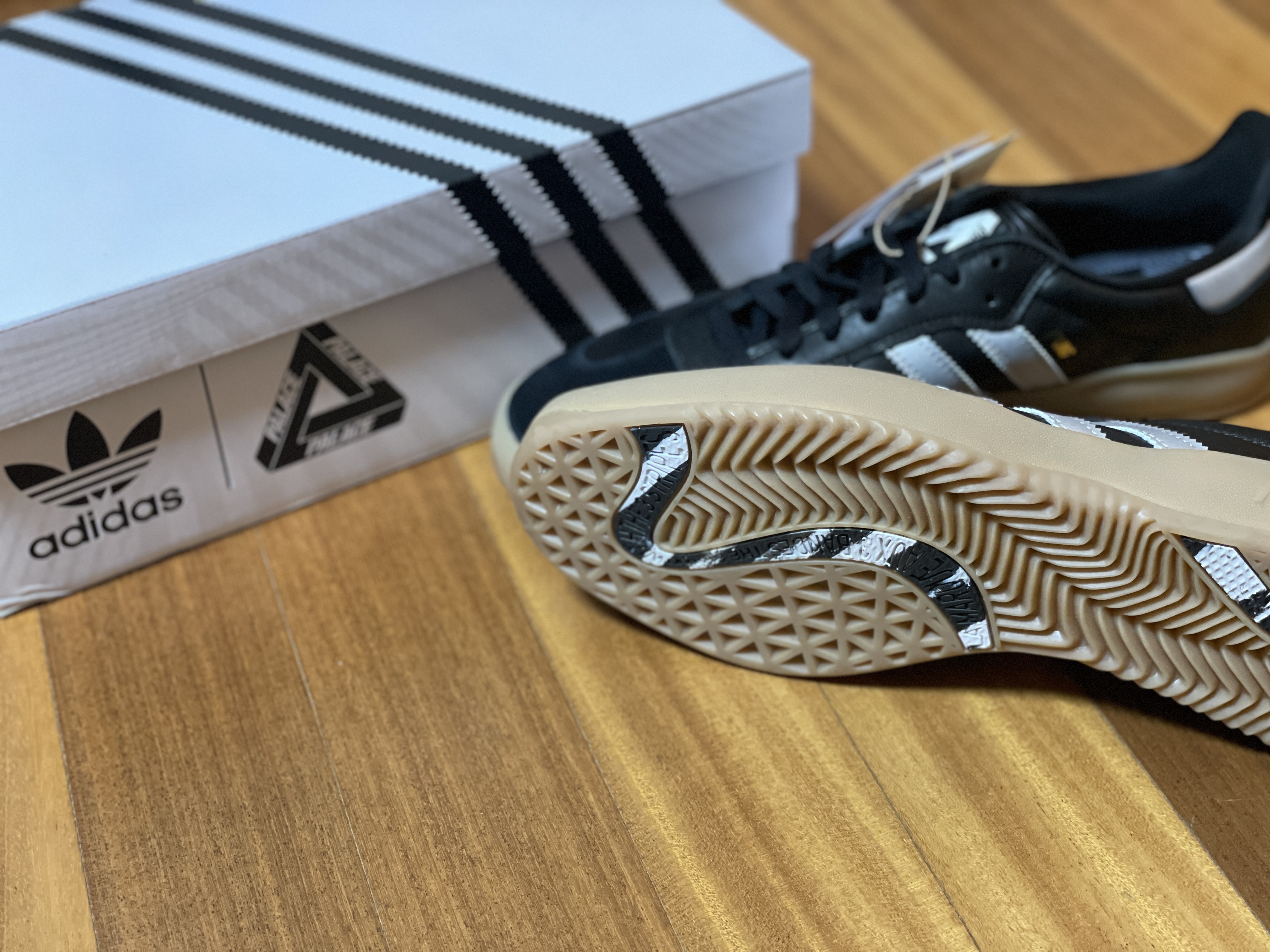 Adidas x Palace Samba Black Silver, Adidas Samba ADV Black 착용 스타일 - 2